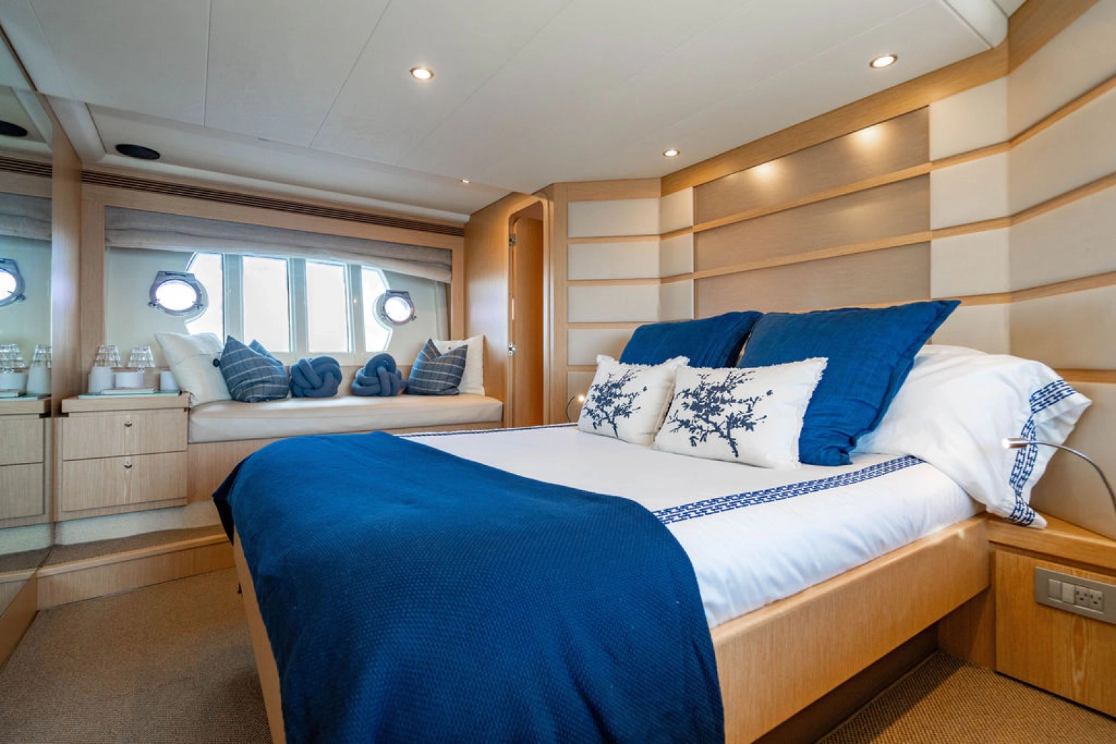2012 Ferretti Yachts 62 FLY
