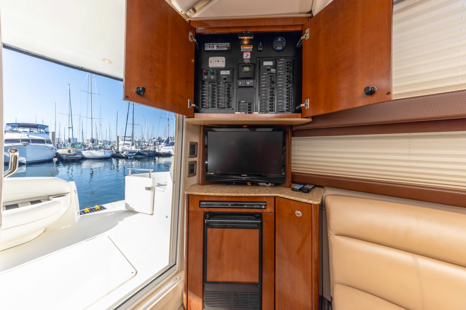 2008 Meridian 391 Sedan Bridge