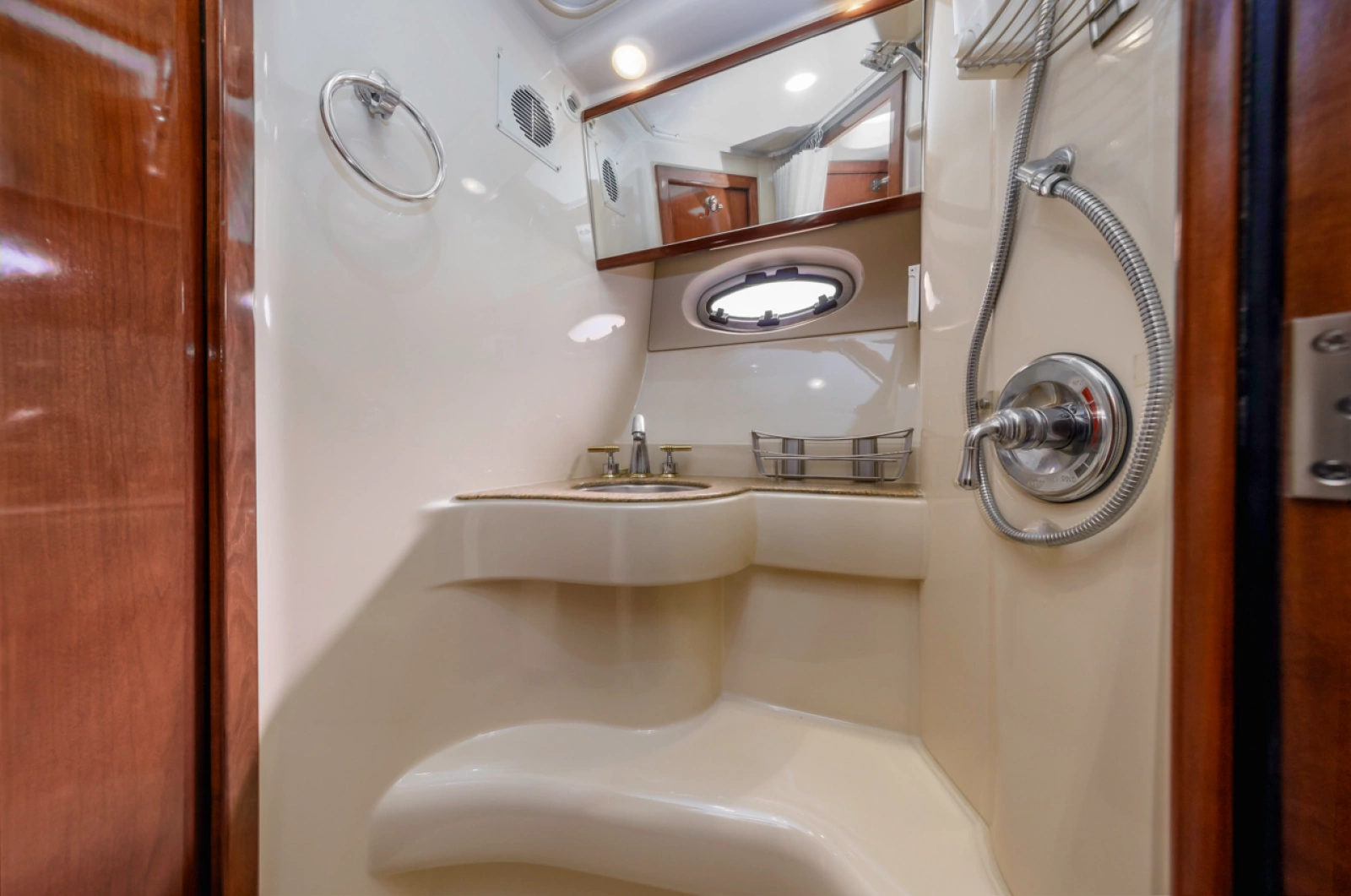 2008 Meridian 391 Sedan Bridge