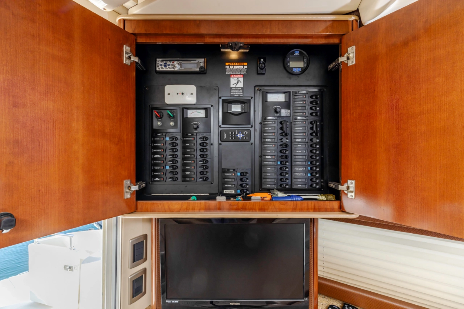 2008 Meridian 391 Sedan Bridge