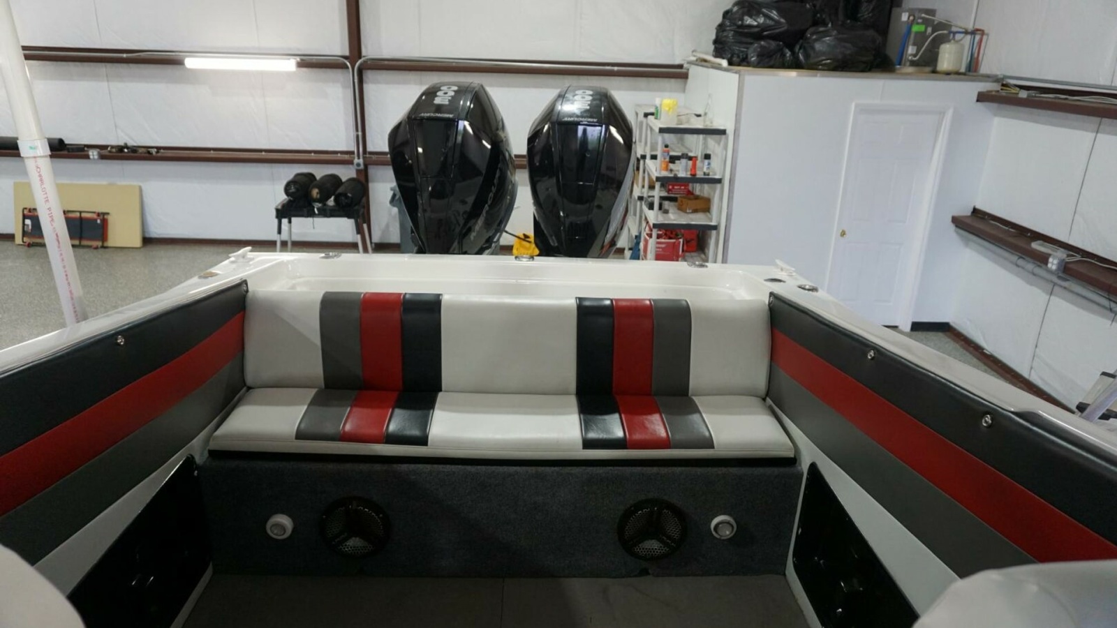 32' 1998 Active Thunder 32 CC