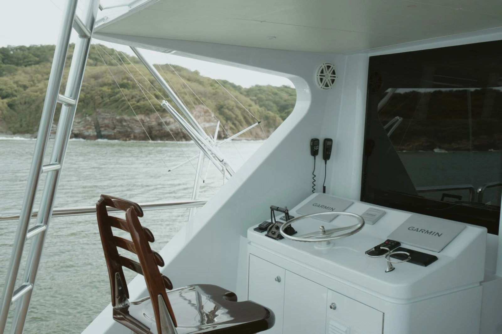 1996 Oceanfast 87 Enclosed Bridge Sportfish photo 21