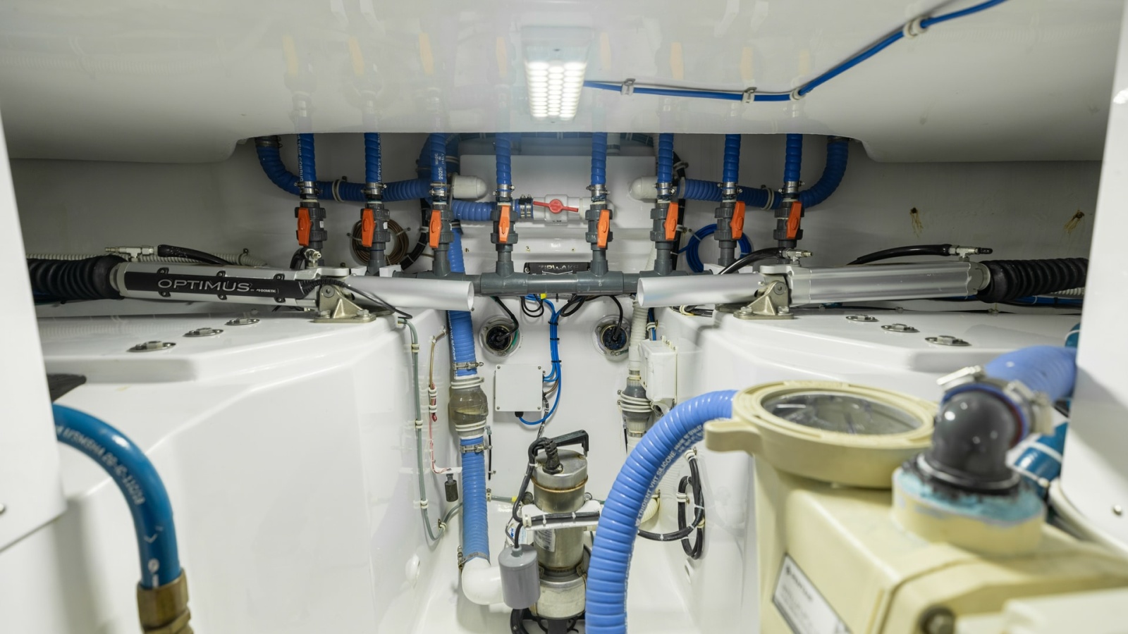 2021 65 Hatteras GT On the DL Engine Room (8)