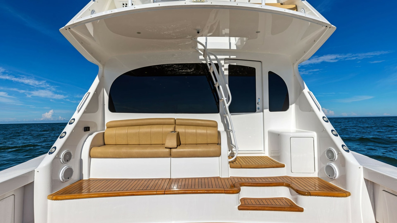 Aft Deck Seating and Access