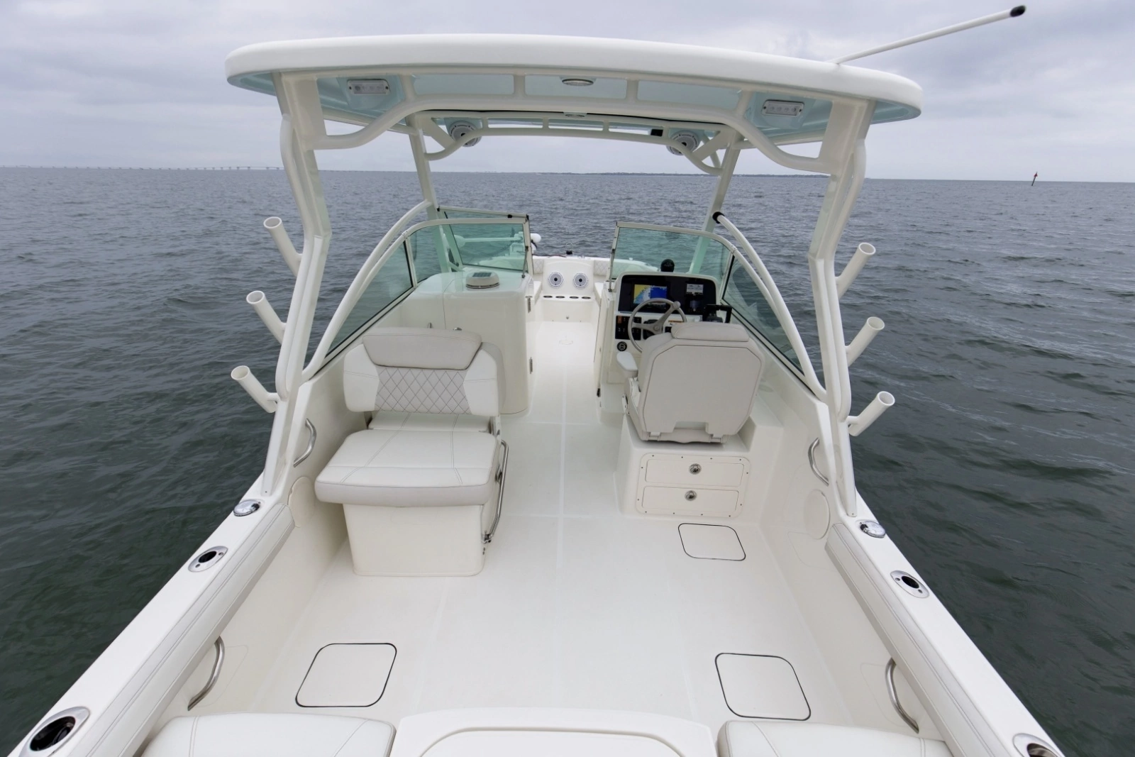 2024 World Cat 230 DC Aft (1)