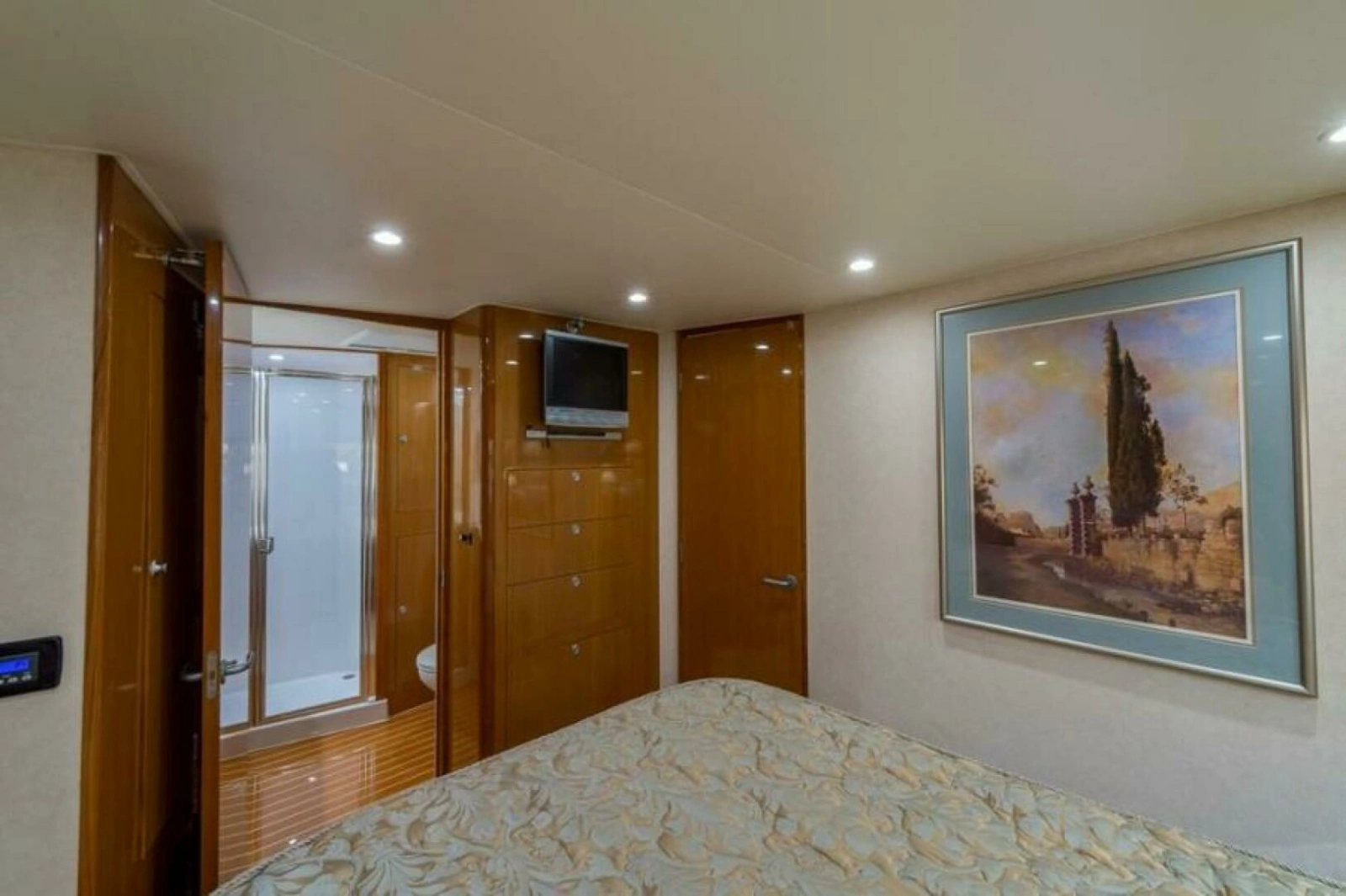 Post 53 - Ros Lyn - Master Stateroom