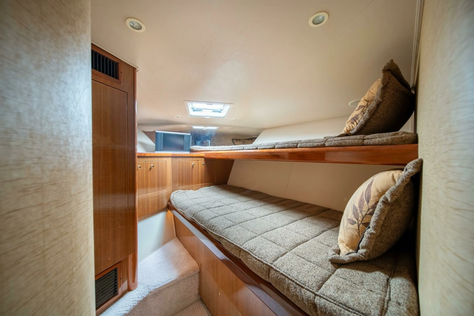 2006 Viking 52 Convertible