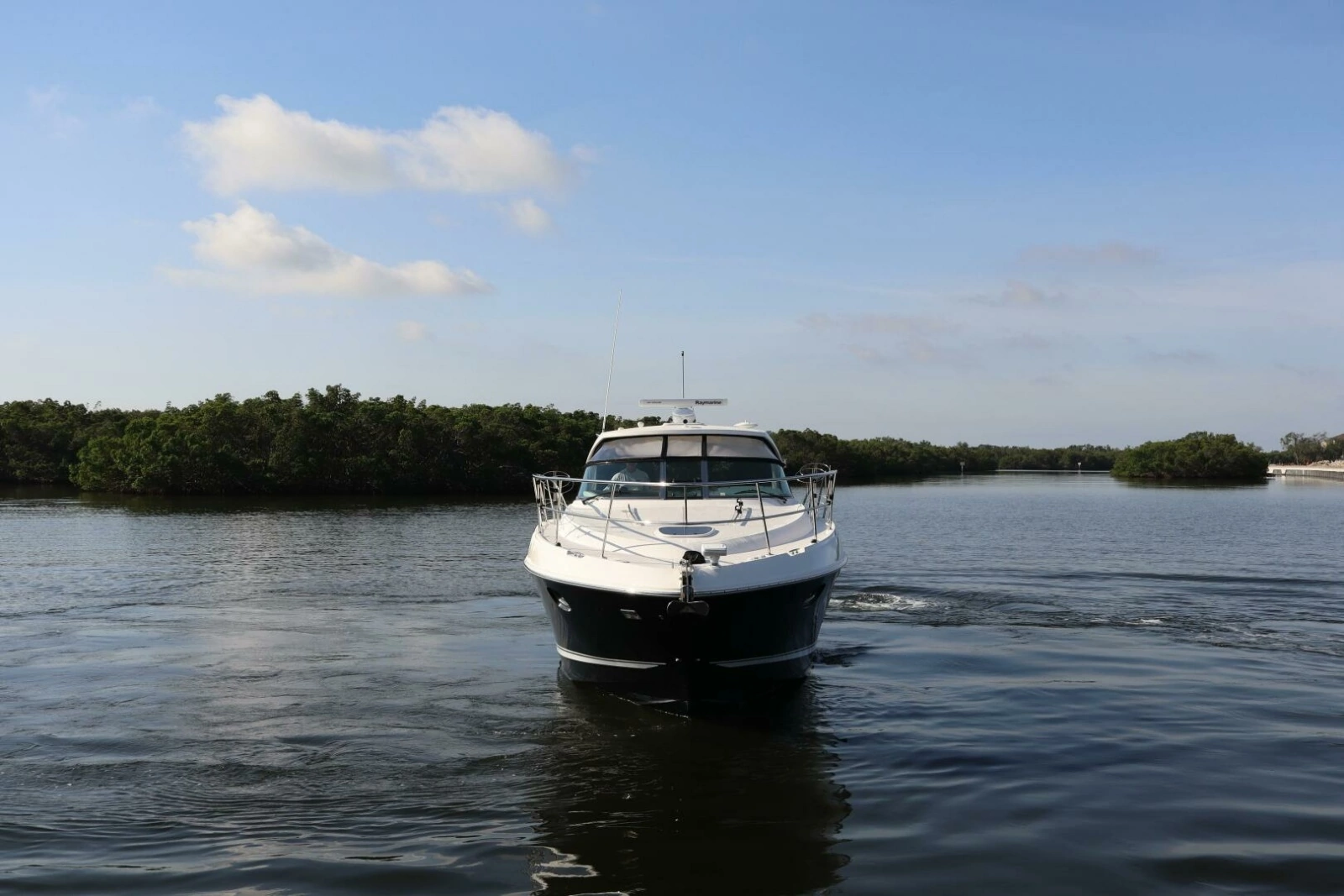 2015 Sea Ray 410 Sundancer photo 52