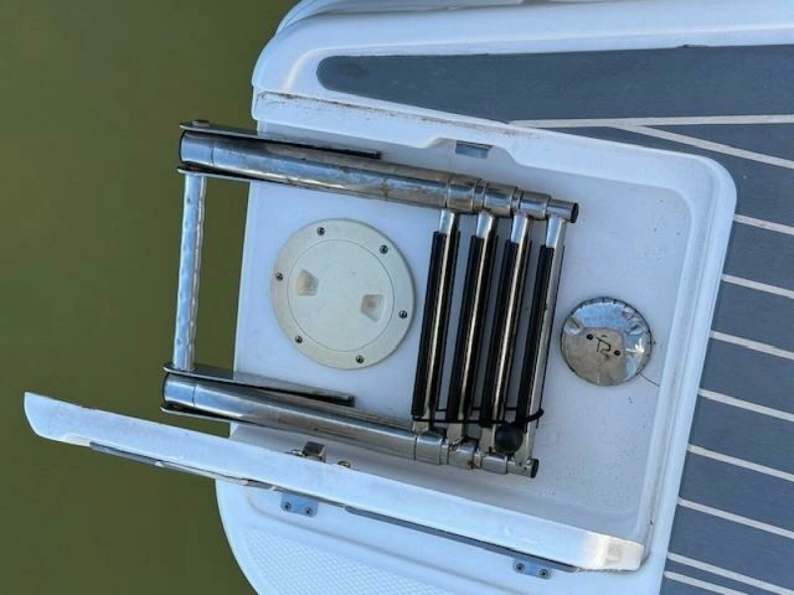 2021 Robalo R317
