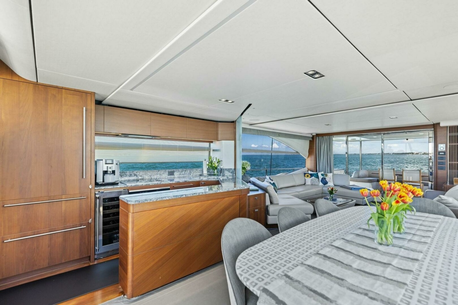 75' 2018 Princess Y75 Motor Yacht