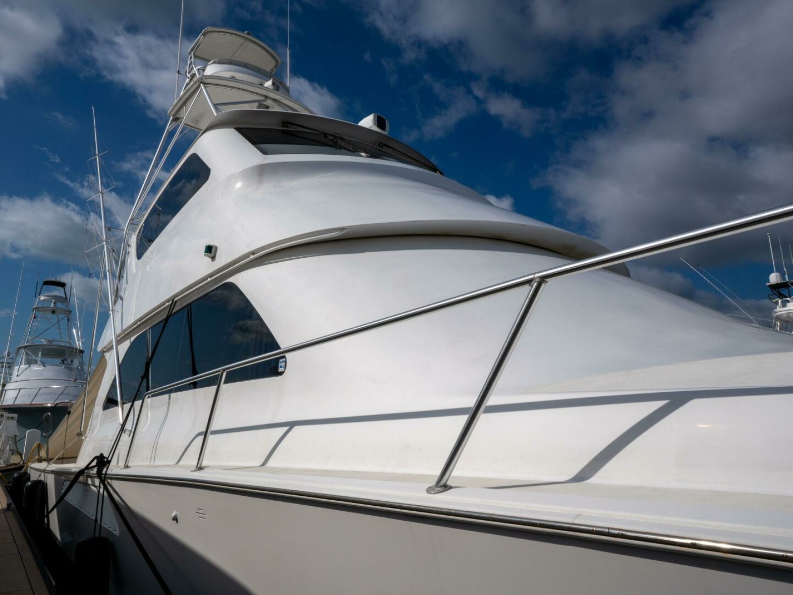 Viking 74 STREAM RUNNER- Starboard Bow