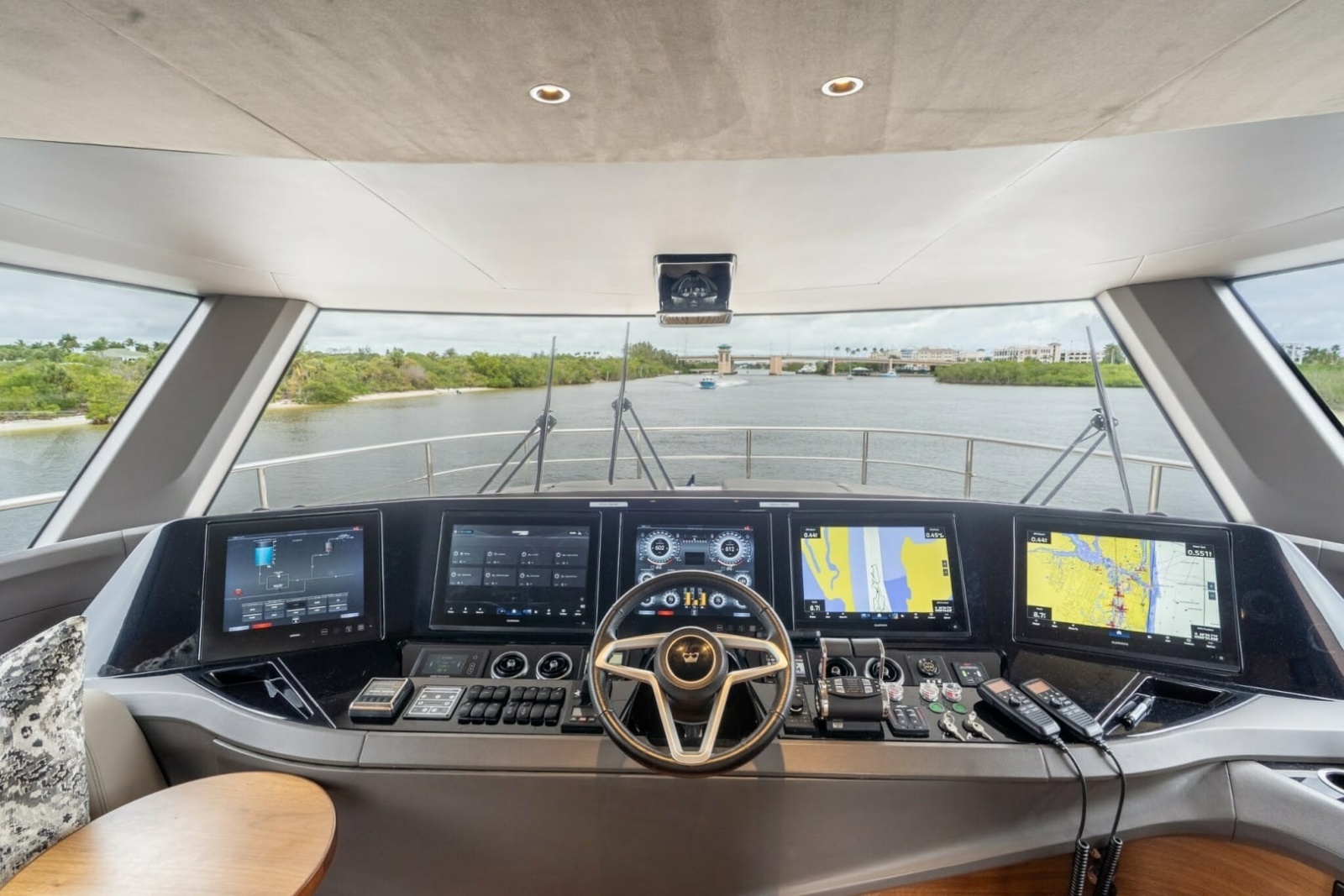 Princess 80 LANIKAI - Pilothouse Helm