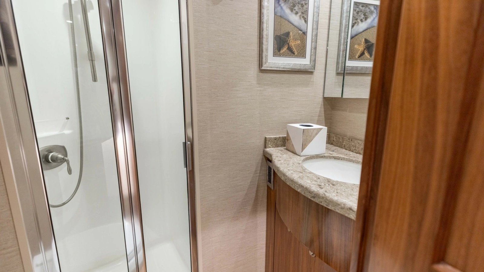 Luxurious Ensuite Head