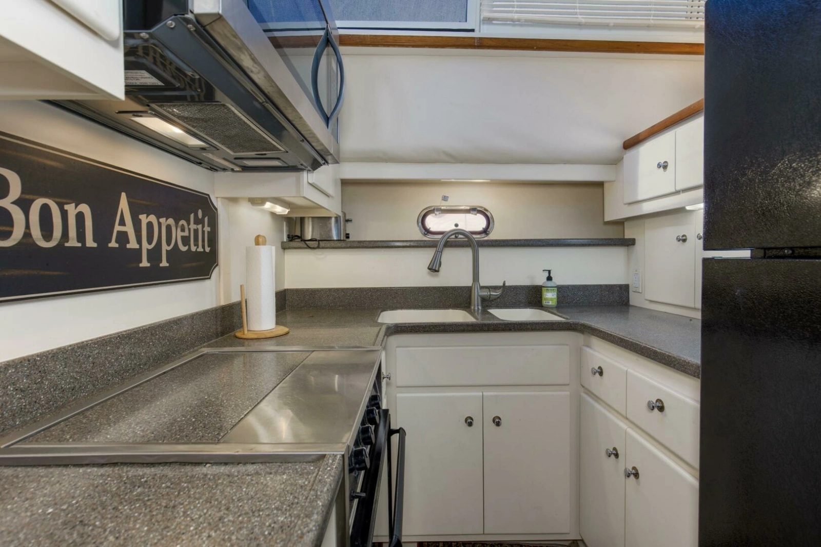 1997 44 Carver 445 Zodiac Gypsea Galley