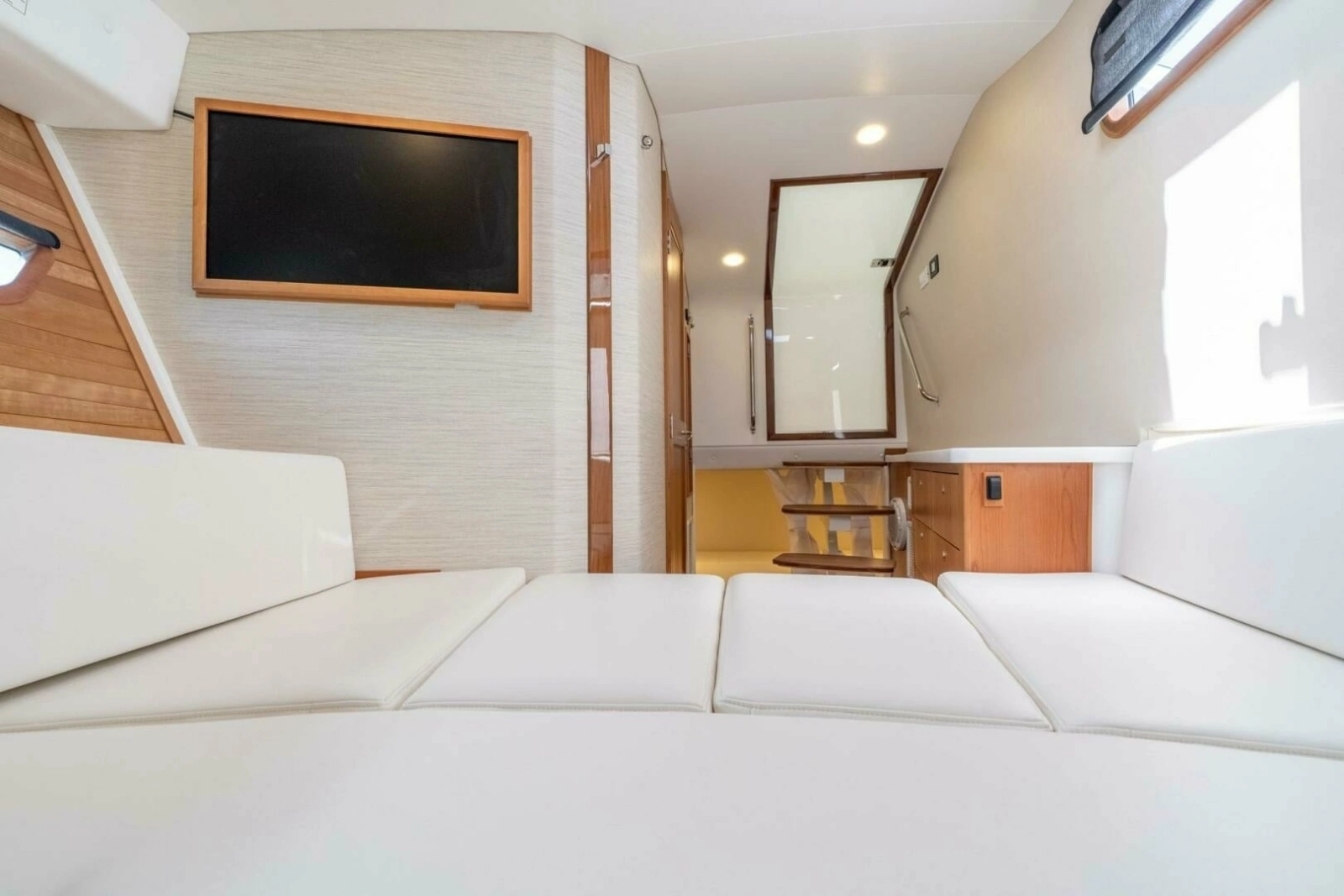 MJM 47X 47-003 - Cabin
