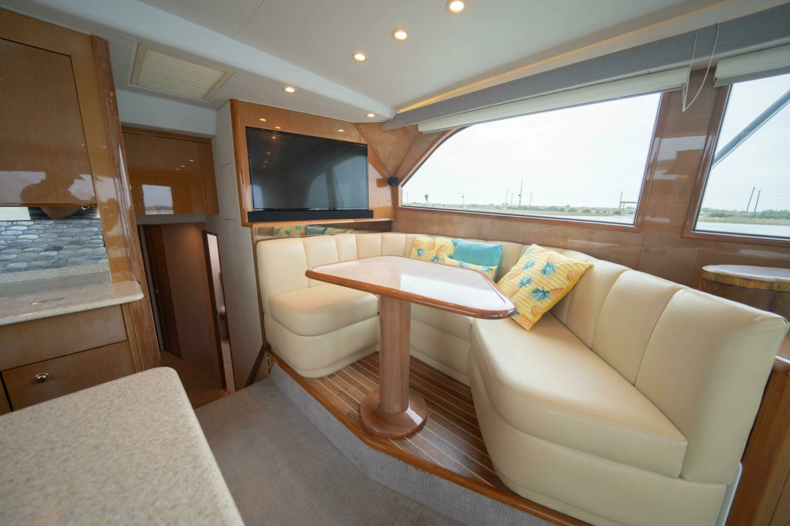 2005 Viking 52 Convertible 