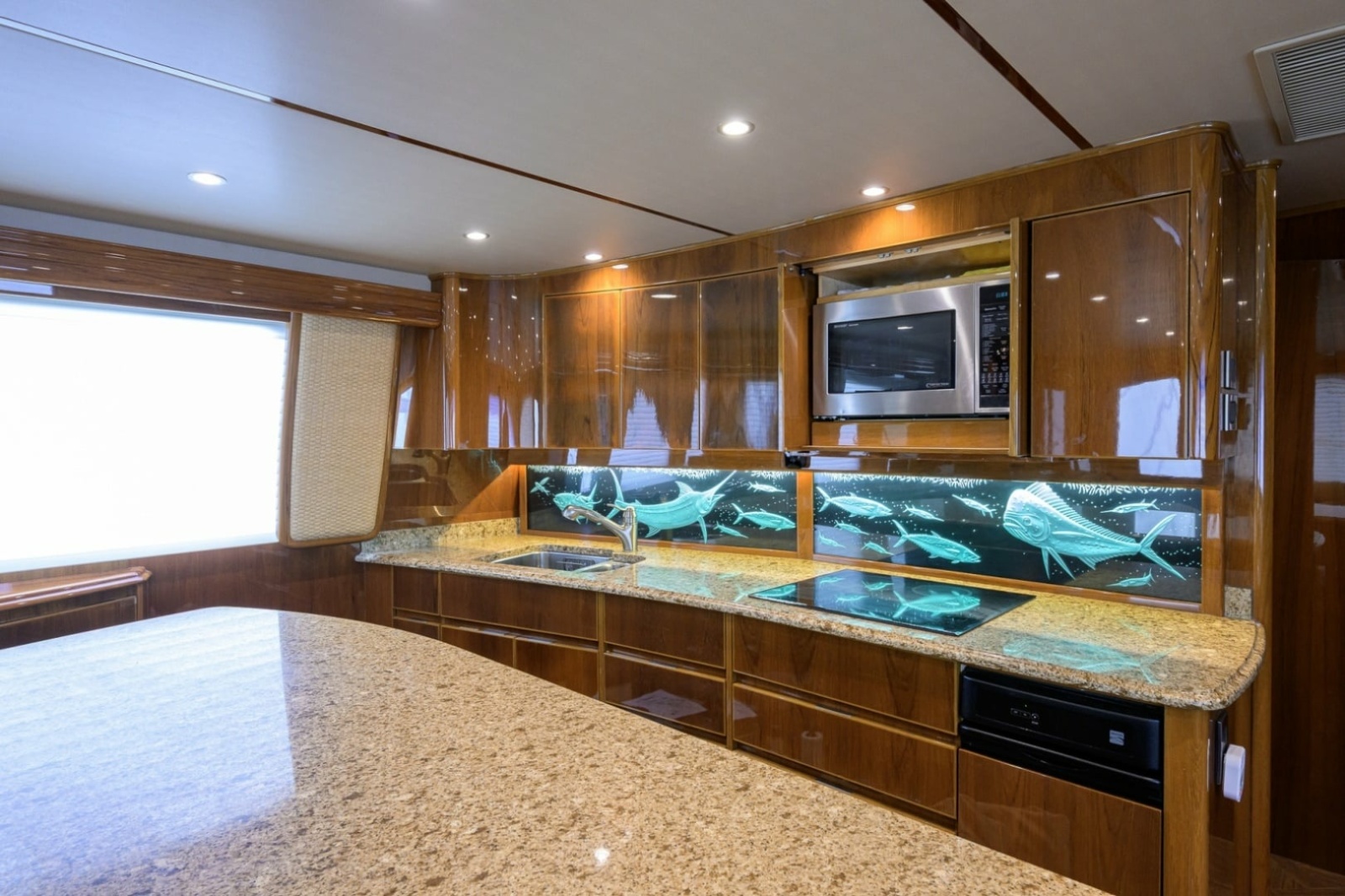 Viking 70 DESPERADO - Galley