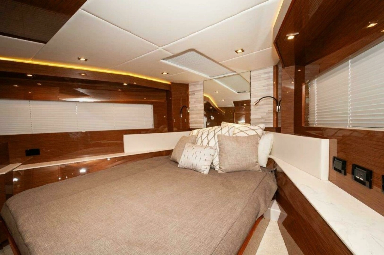 2020 Cruisers Yachts- HARPER BELL- VIP SR 4