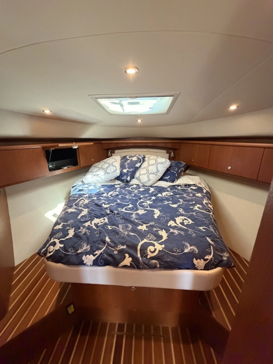 2013 Tiara Yachts 4500 Sovran