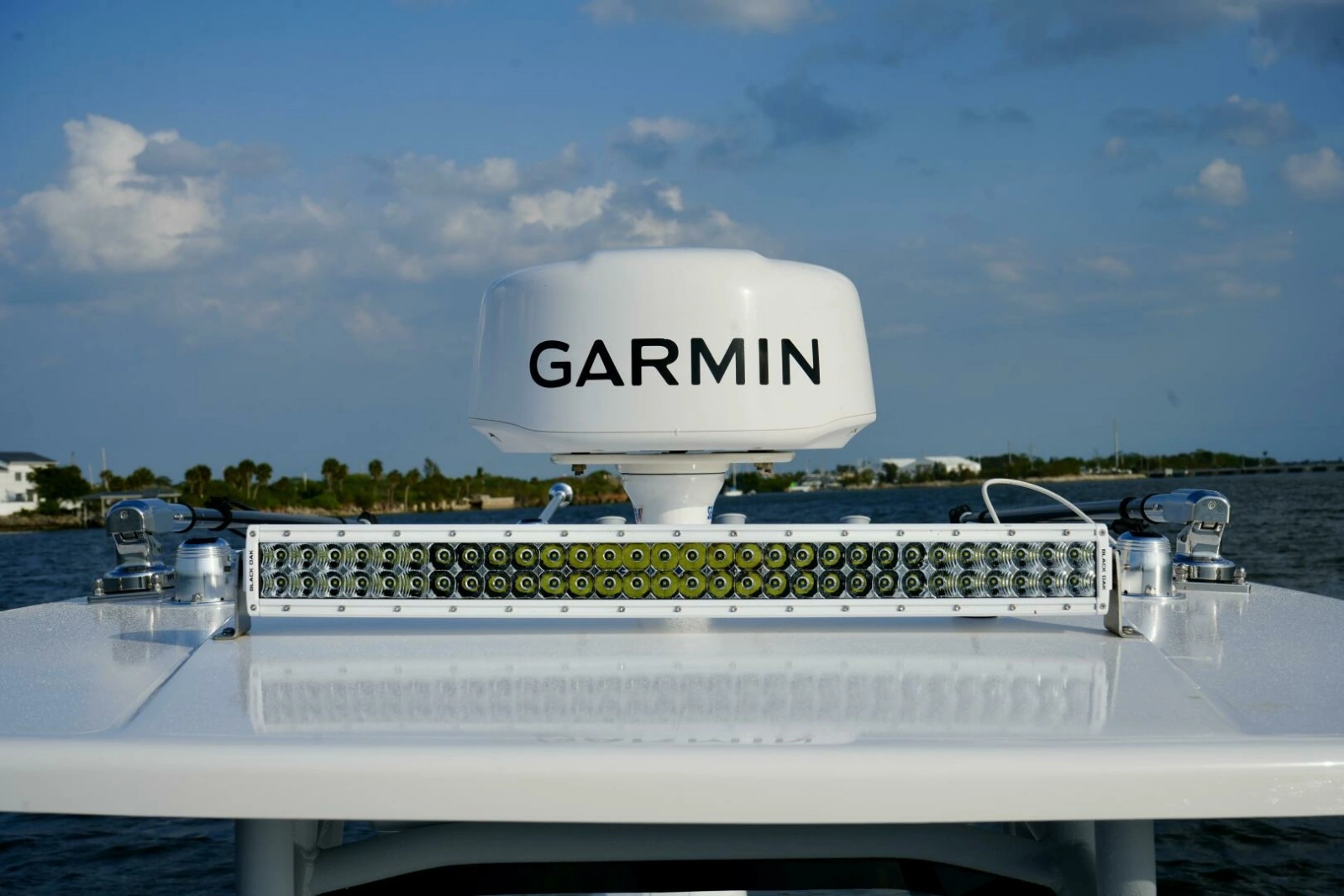 Reef Runner 23 - Radar and LED Light Bar