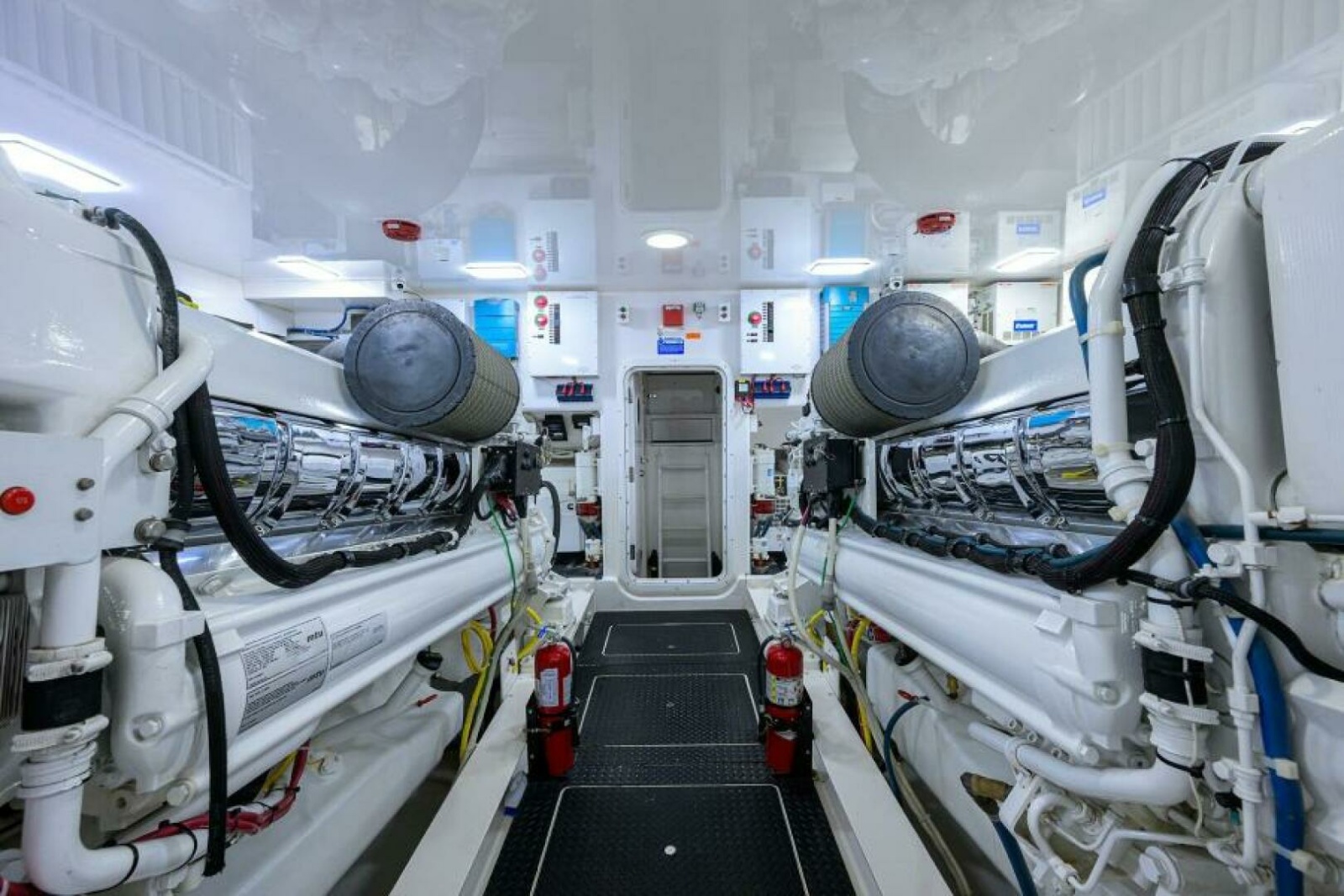 Viking 82 BLU FROG - Engine Room