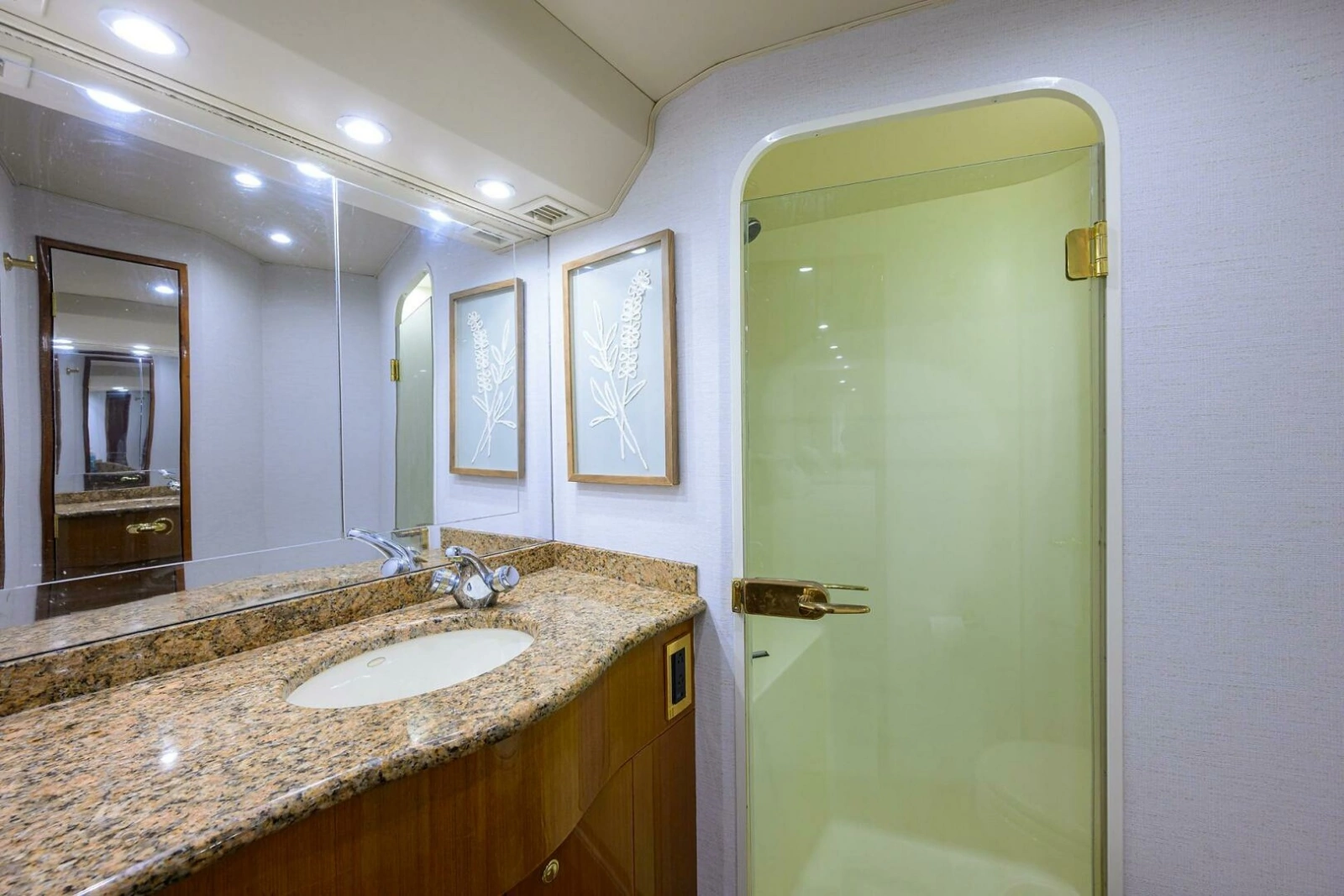 Viking 56 MATTER OF TIME - Master Ensuite Head