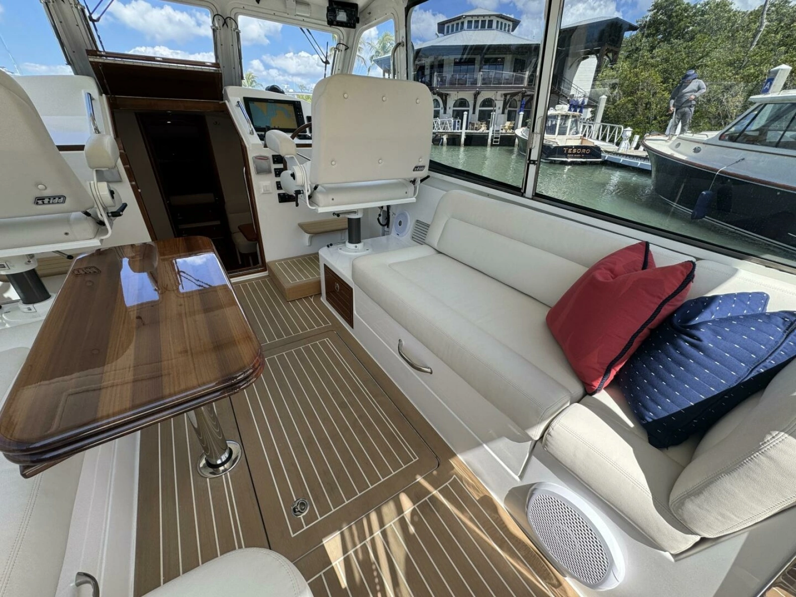 Jewel 43ft MJM Yacht For Sale