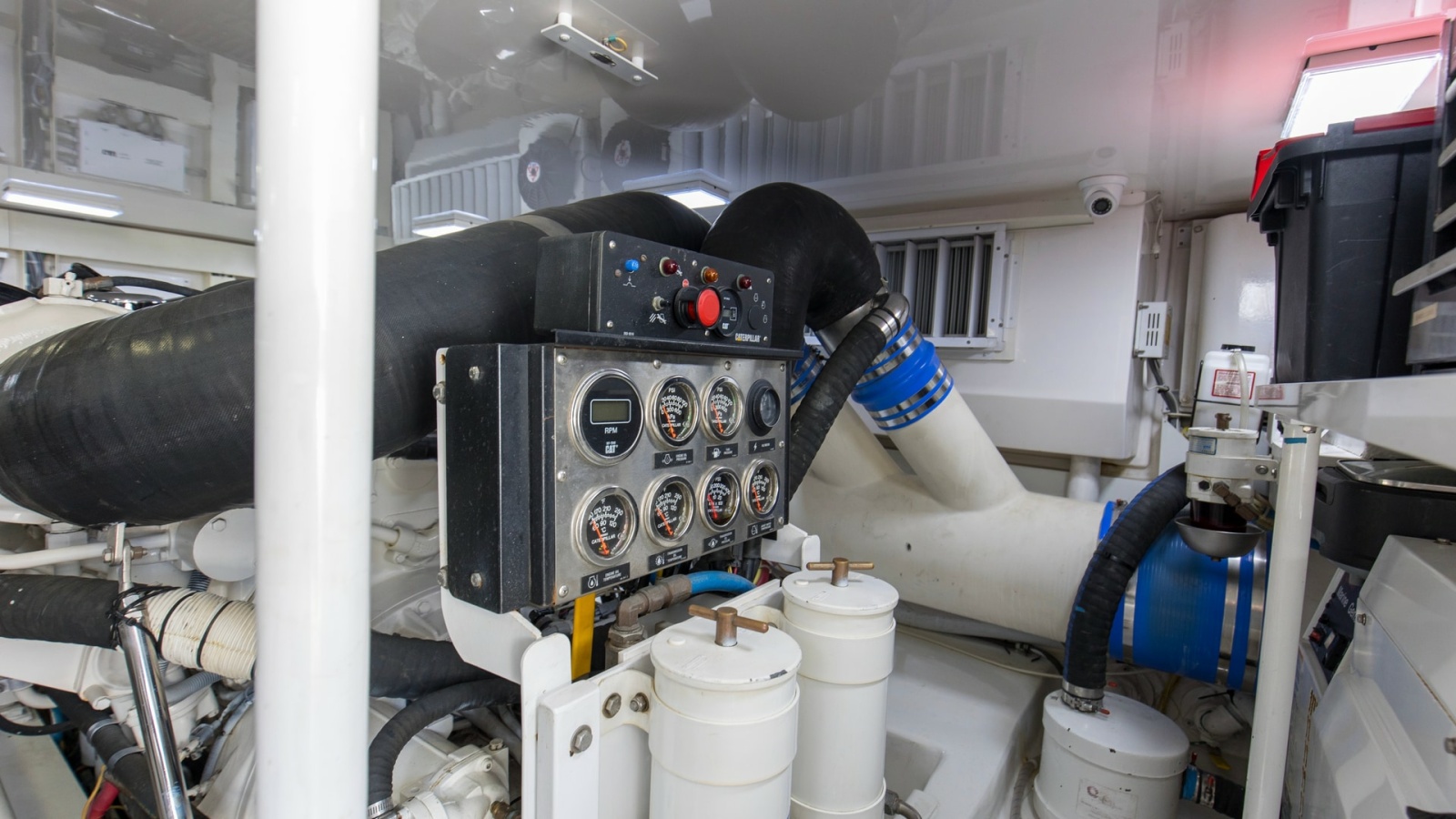 2007 64 Viking Enclosed Bridge Reel Blues Engine Room (2)