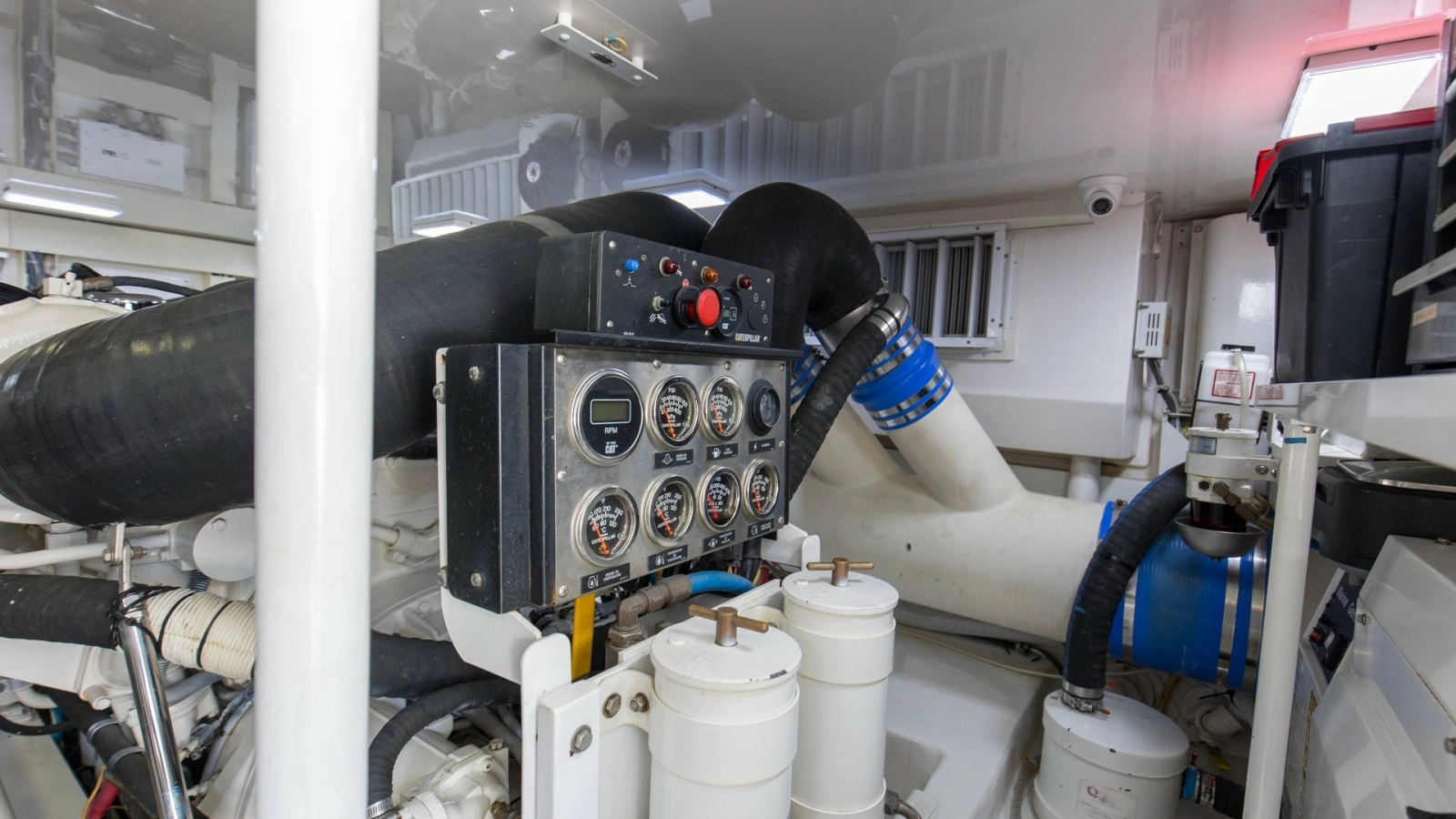 2007 64 Viking Enclosed Bridge Reel Blues Engine Room (2)