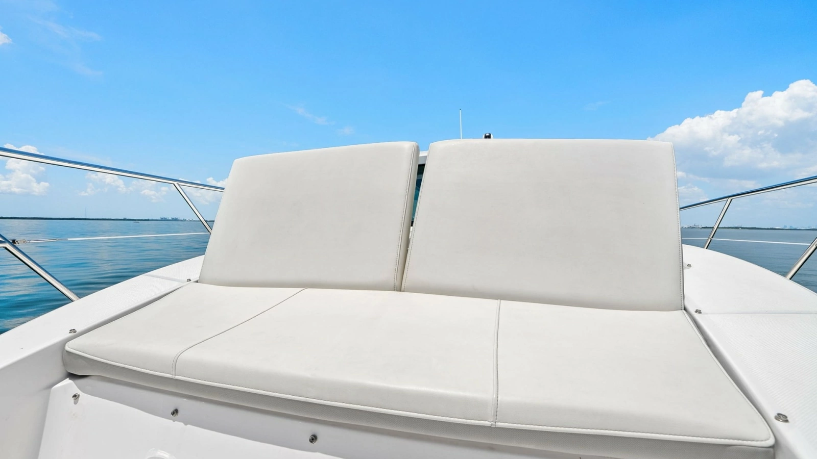 Spacious Bow Sunpad Seating