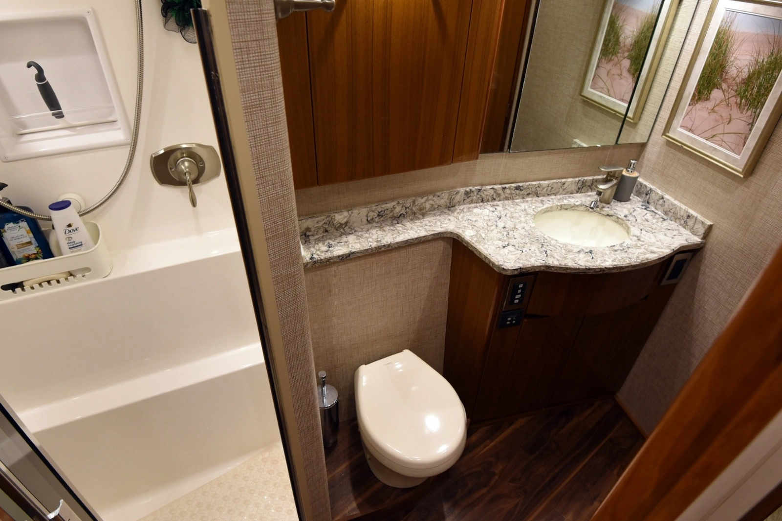 2016 Viking 55 Convertible TAG Team Master Stateroom Head