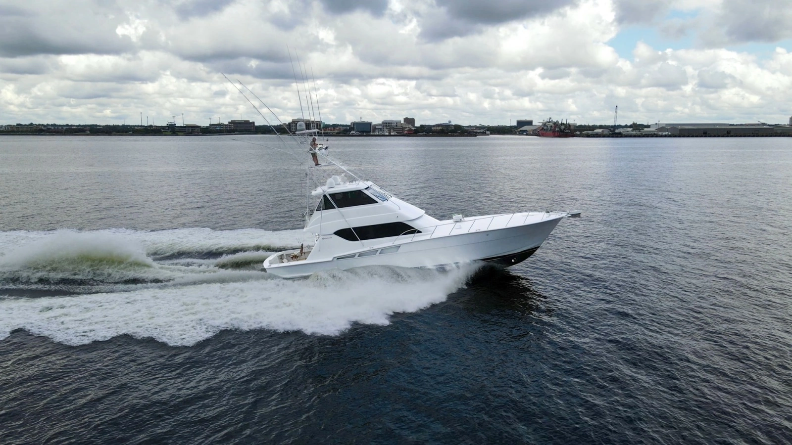 1999 Hatteras 60 Enclosed Bridge Better Days Exteriors (6)