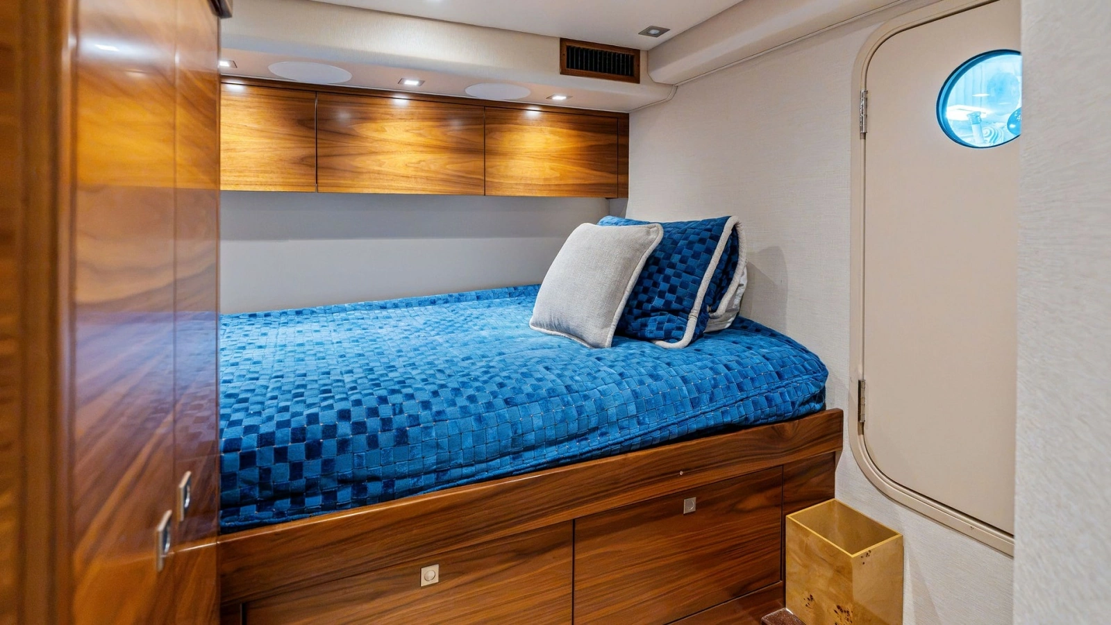Guest Stateroom with Porthole View