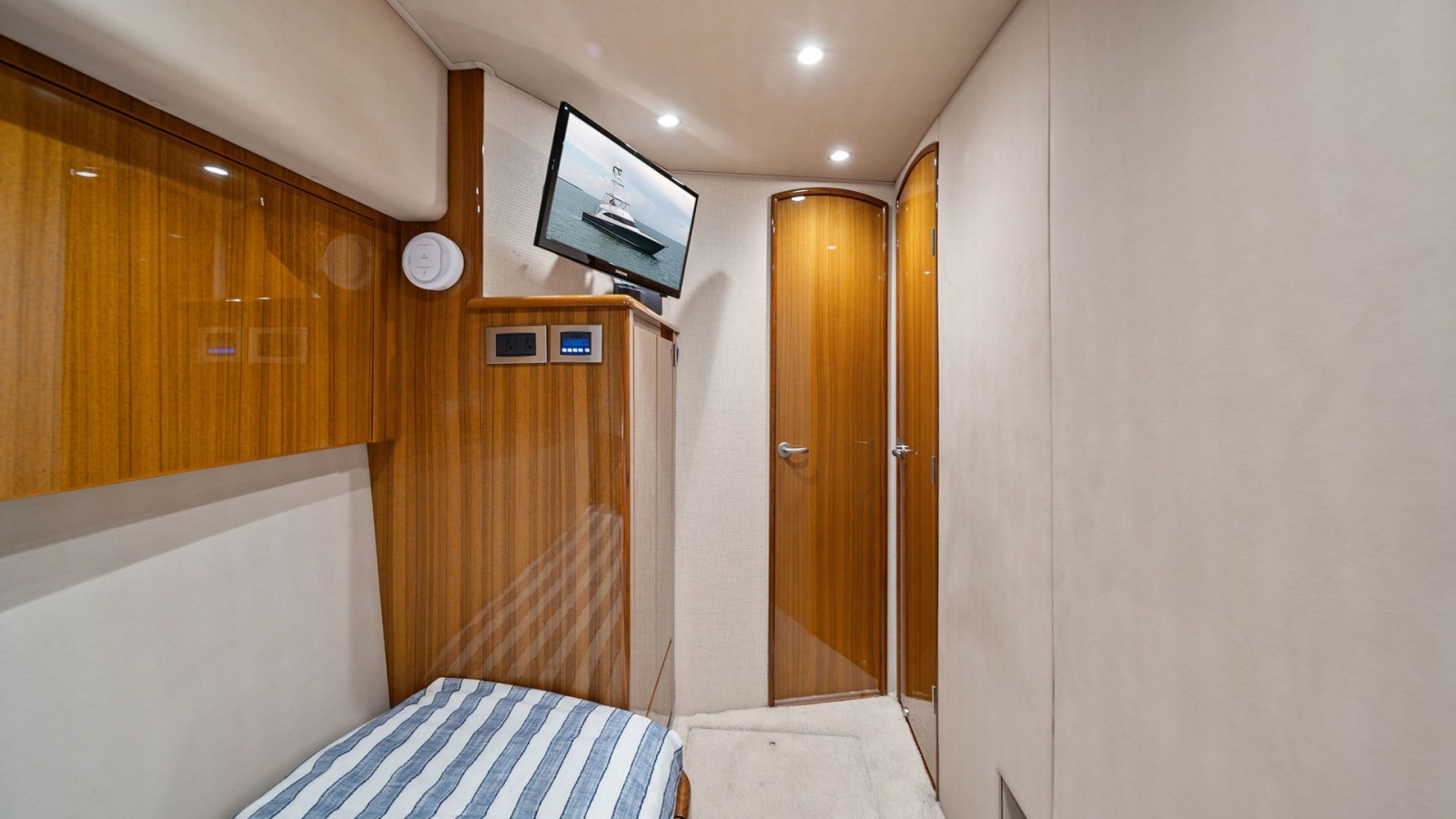 Guest Cabin with Ensuite Access