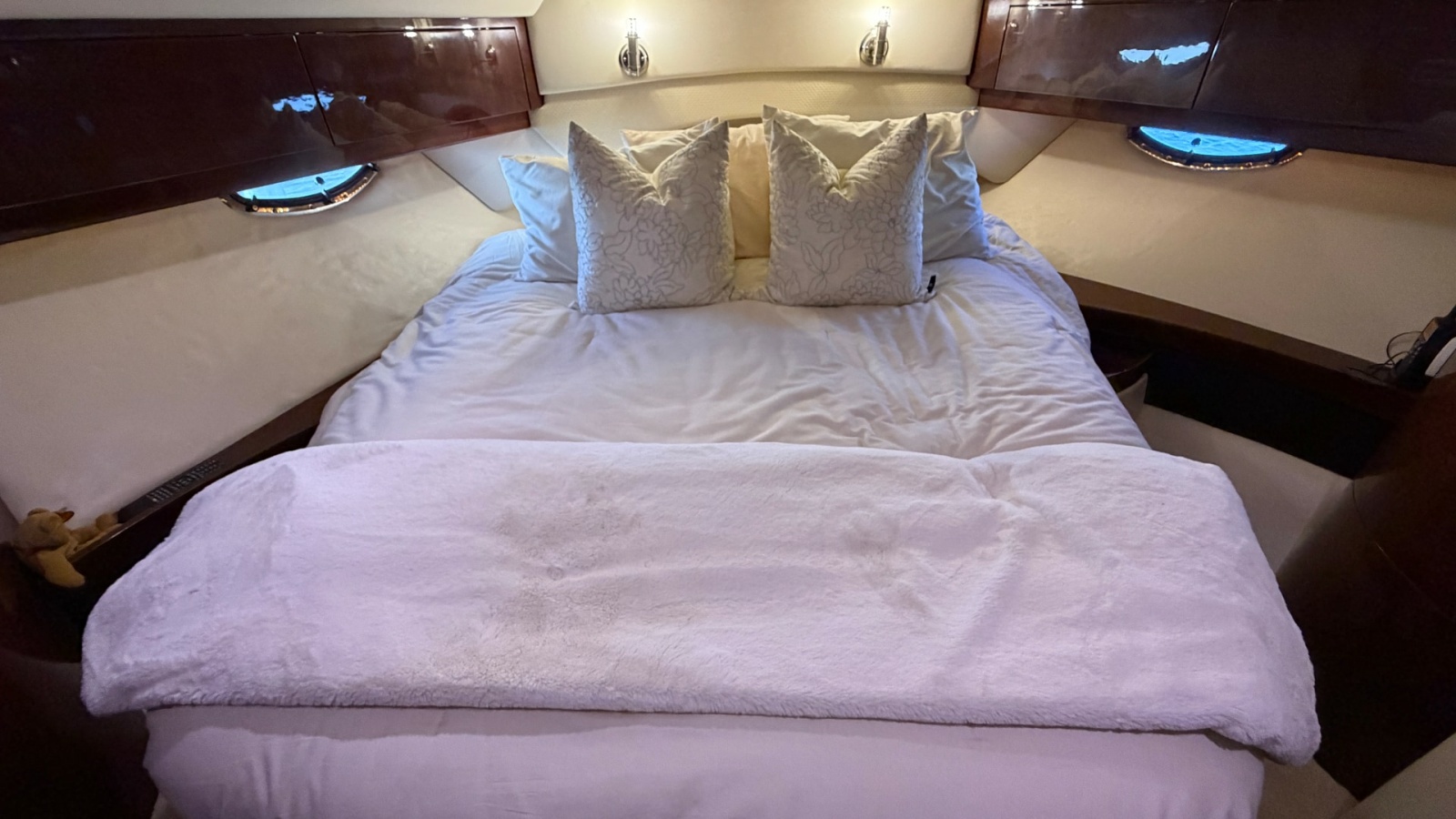 Luxurious Forward Stateroom