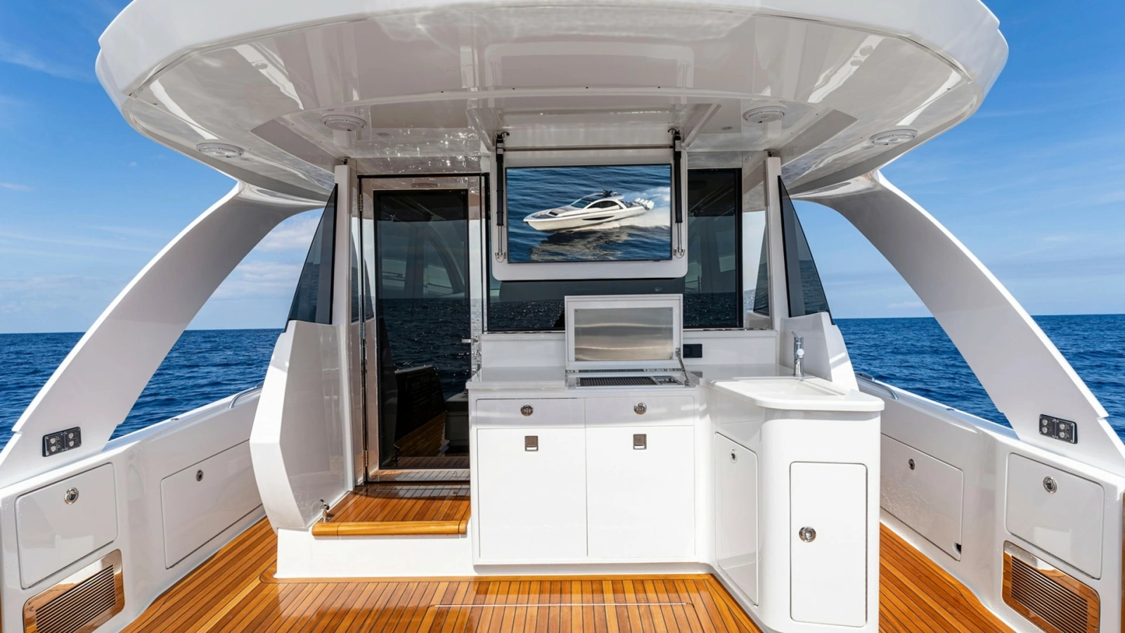 Aft Deck with Outdoor Kitchen - Valhalla 55 Sport Yacht