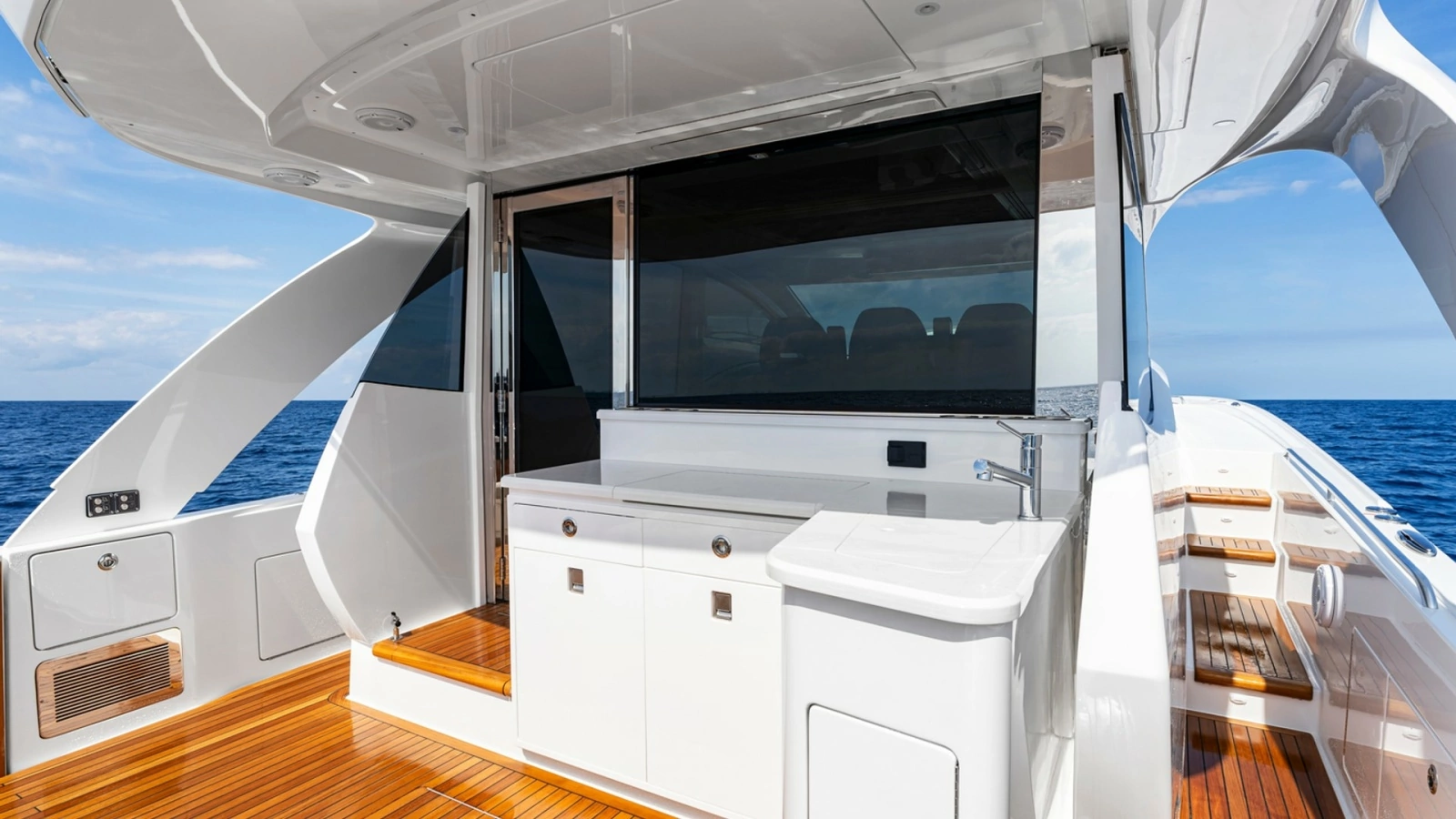 Aft Deck with Wet Bar - Valhalla 55 Sport Yacht