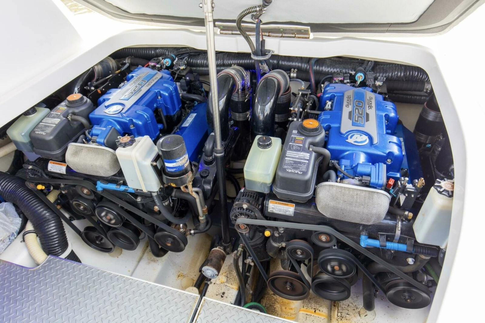 2017 37 Formula 370 SS Bluebird Engine (3)