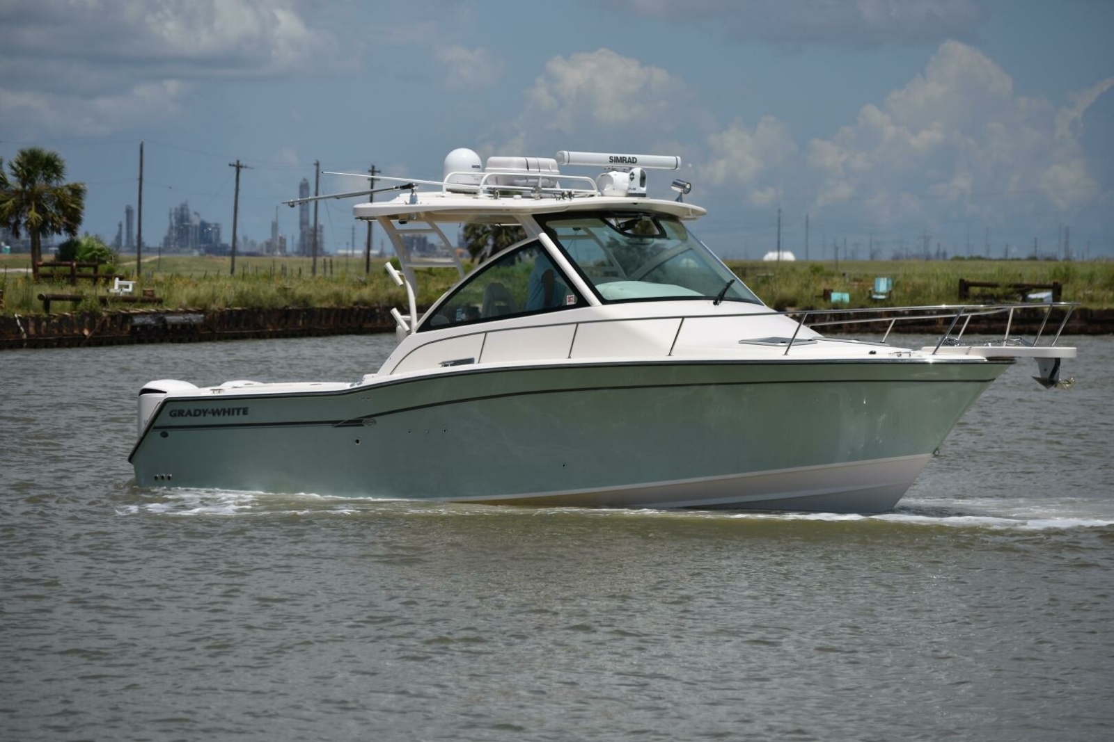 33' 2016 Grady-White 330 Express