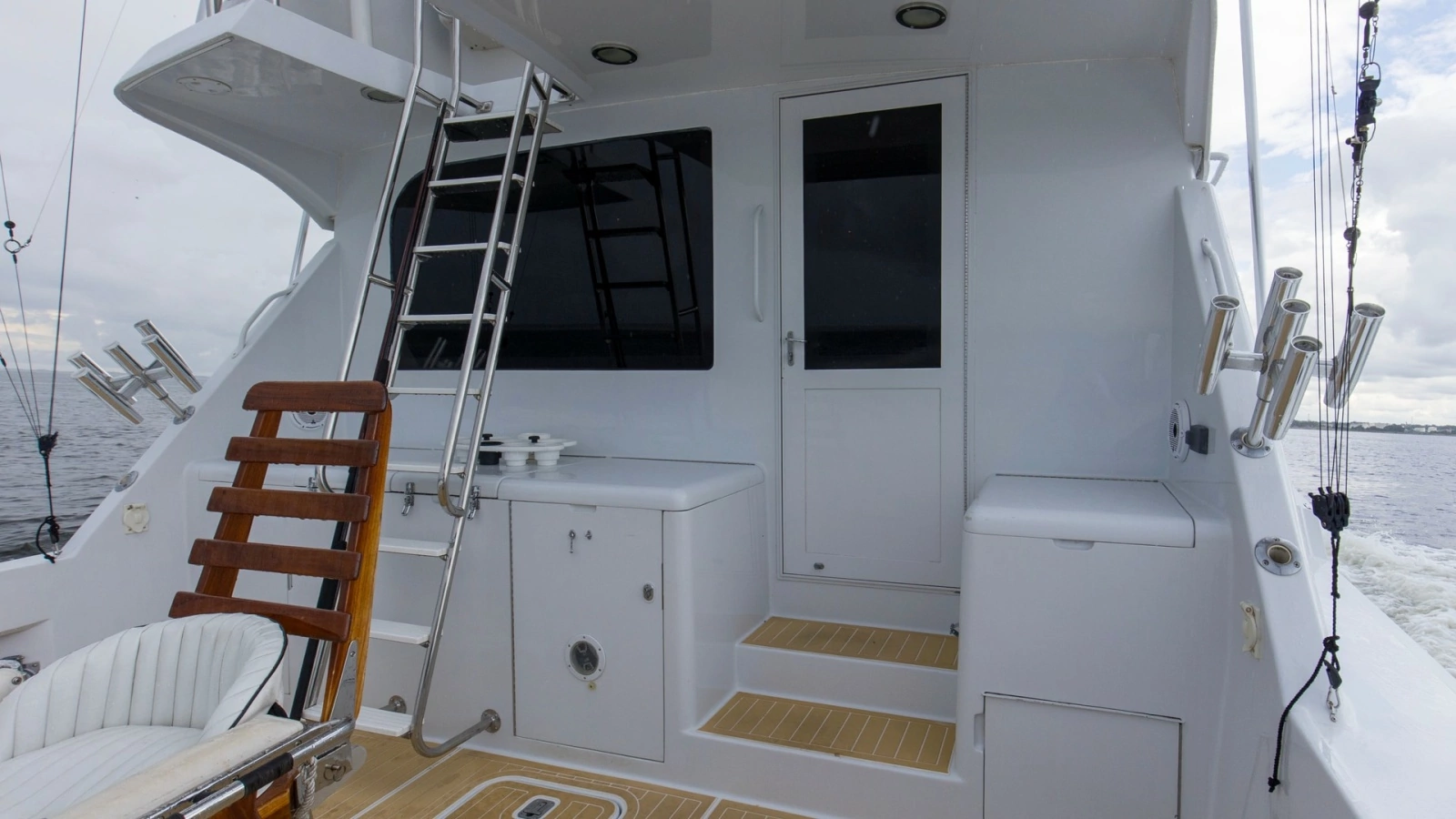 1999 Hatteras 60 Enclosed Bridge Better Days Rear Deck (4)