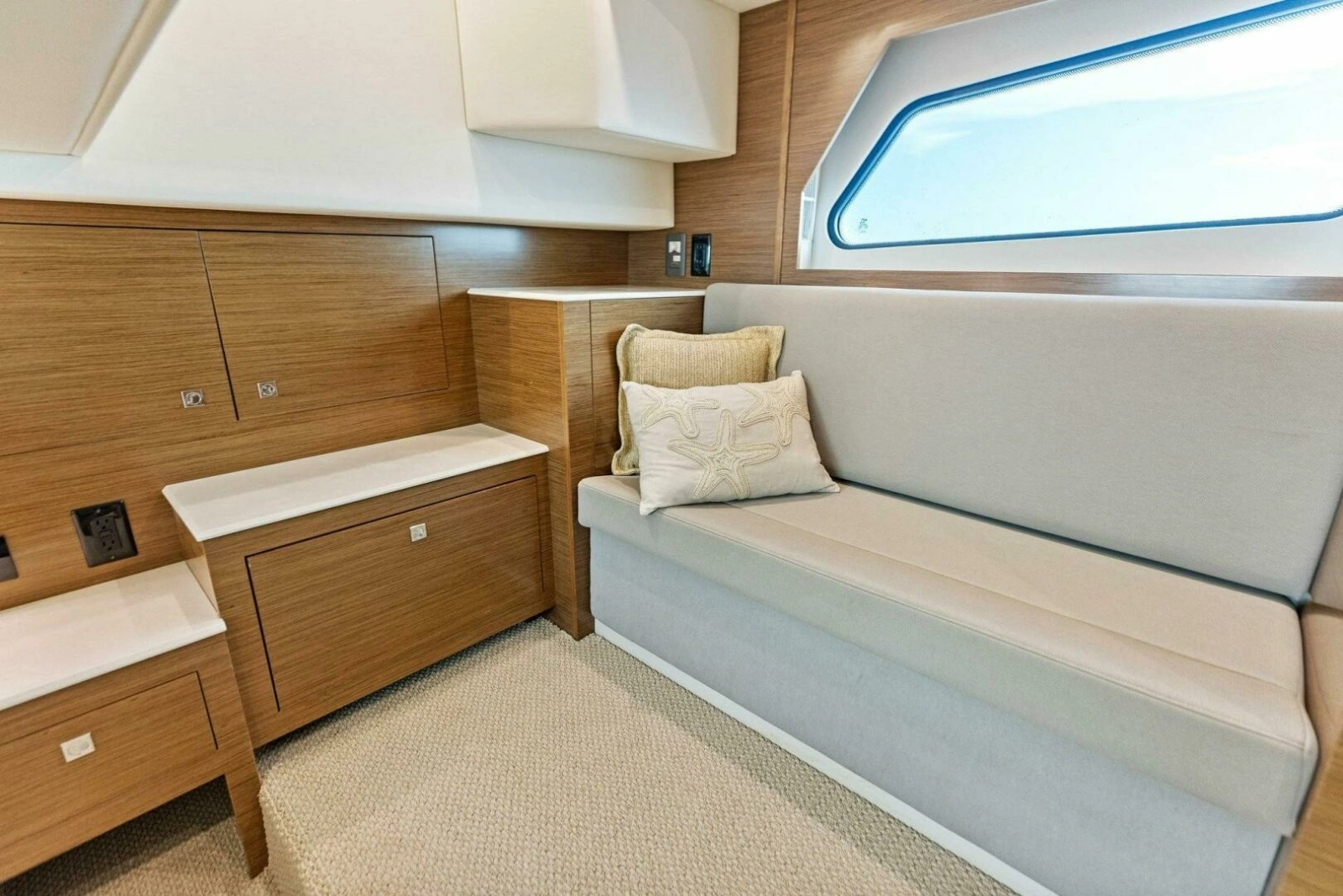 2015 Cruisers 390 EC 'Blue Runner'