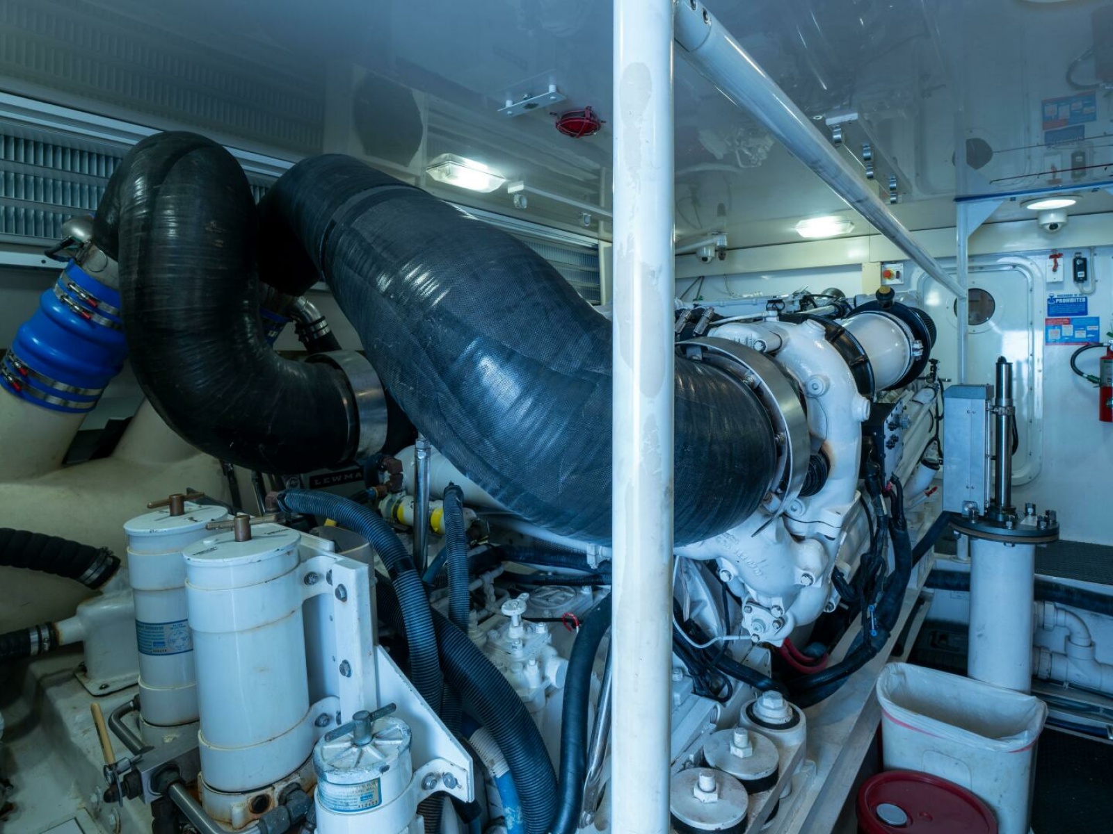 Viking 74 STREAM RUNNER- Engine Room
