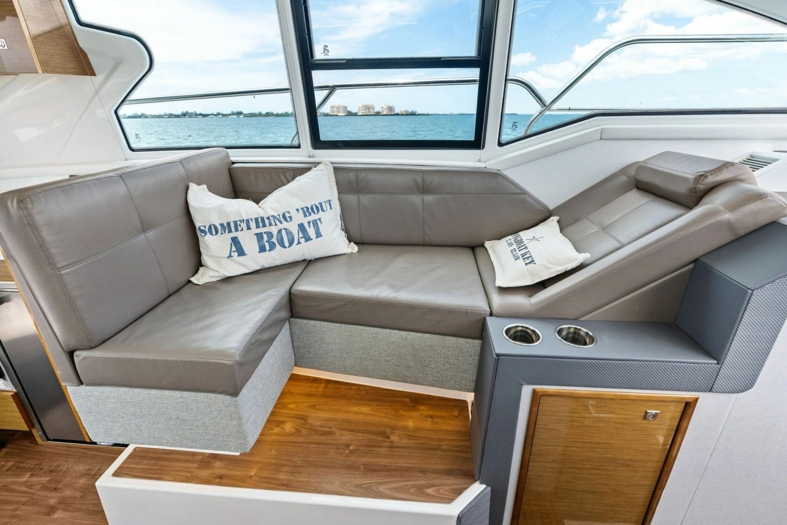 2019 Cruisers Yachts 42 Cantius photo 26