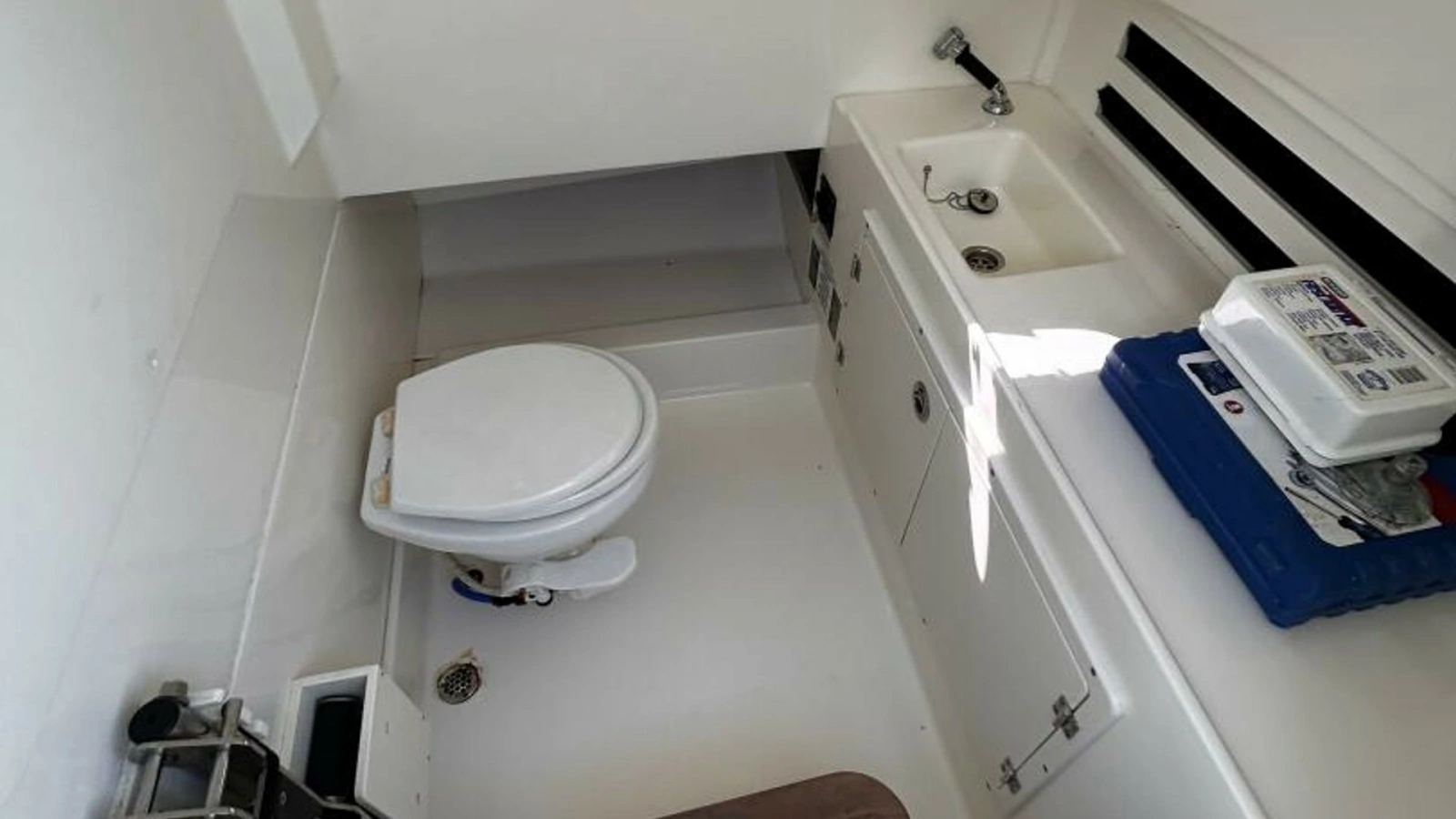 2017 33 Boston Whaler 330 Outrage Head Compartment (2)
