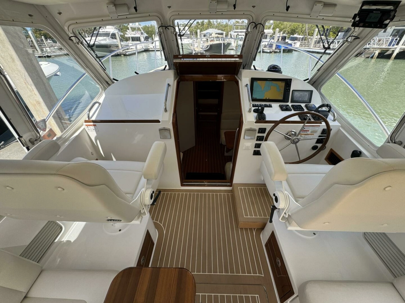 Jewel 43ft MJM Yacht For Sale