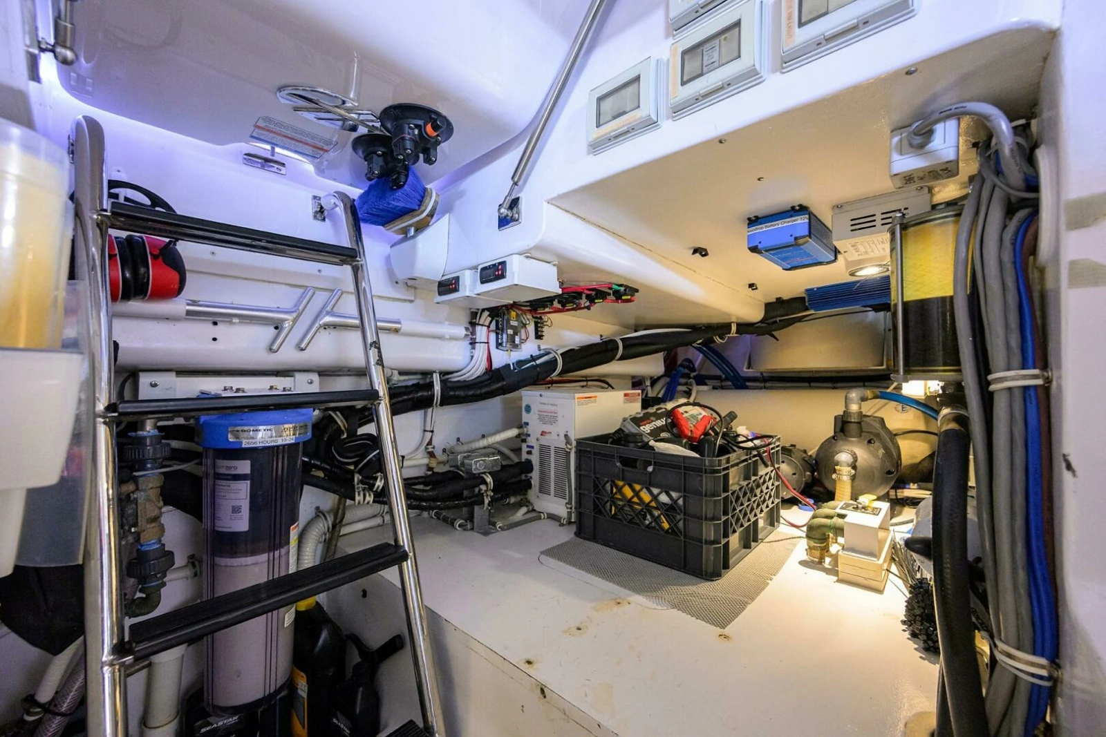 Hatteras 63 Reelin N Dealin - Engine Room