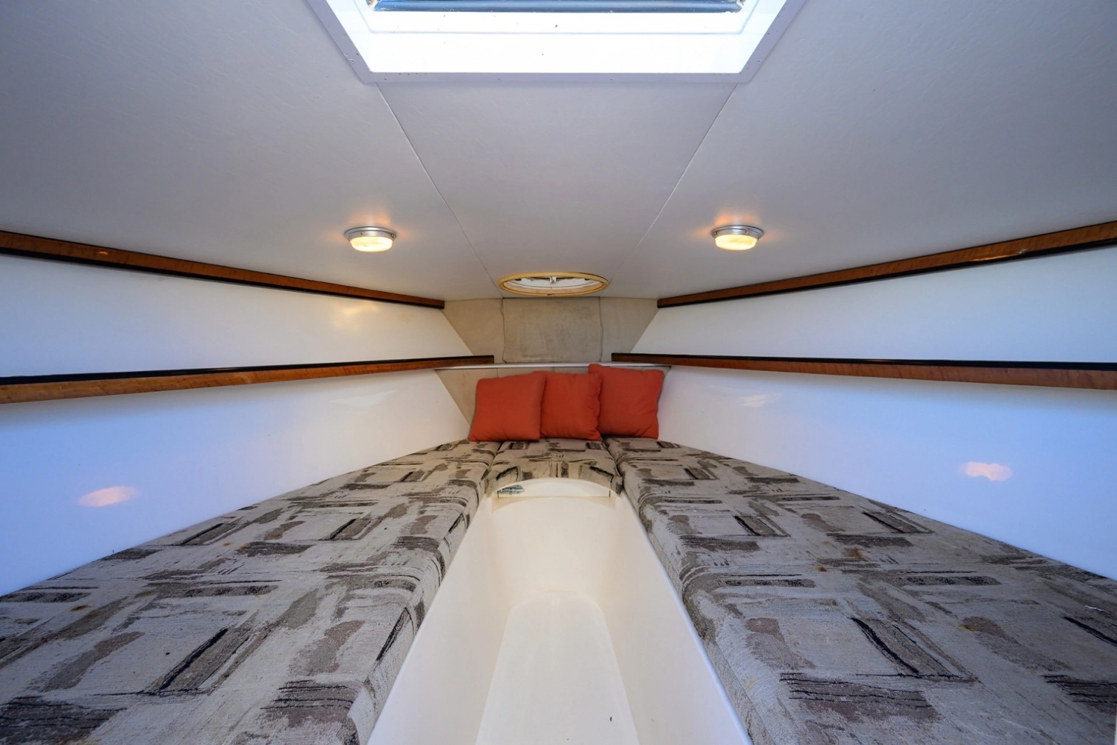 Aura 28 Heron's Catch - Interior Cabin