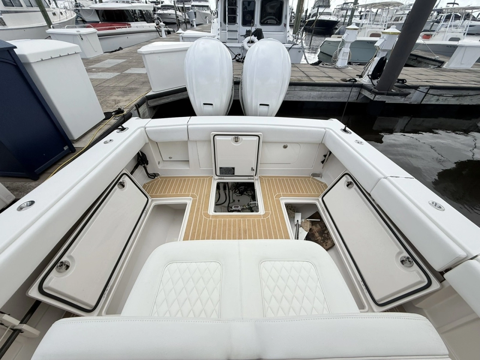 Jupiter 38 - PLAYPEN - Cockpit