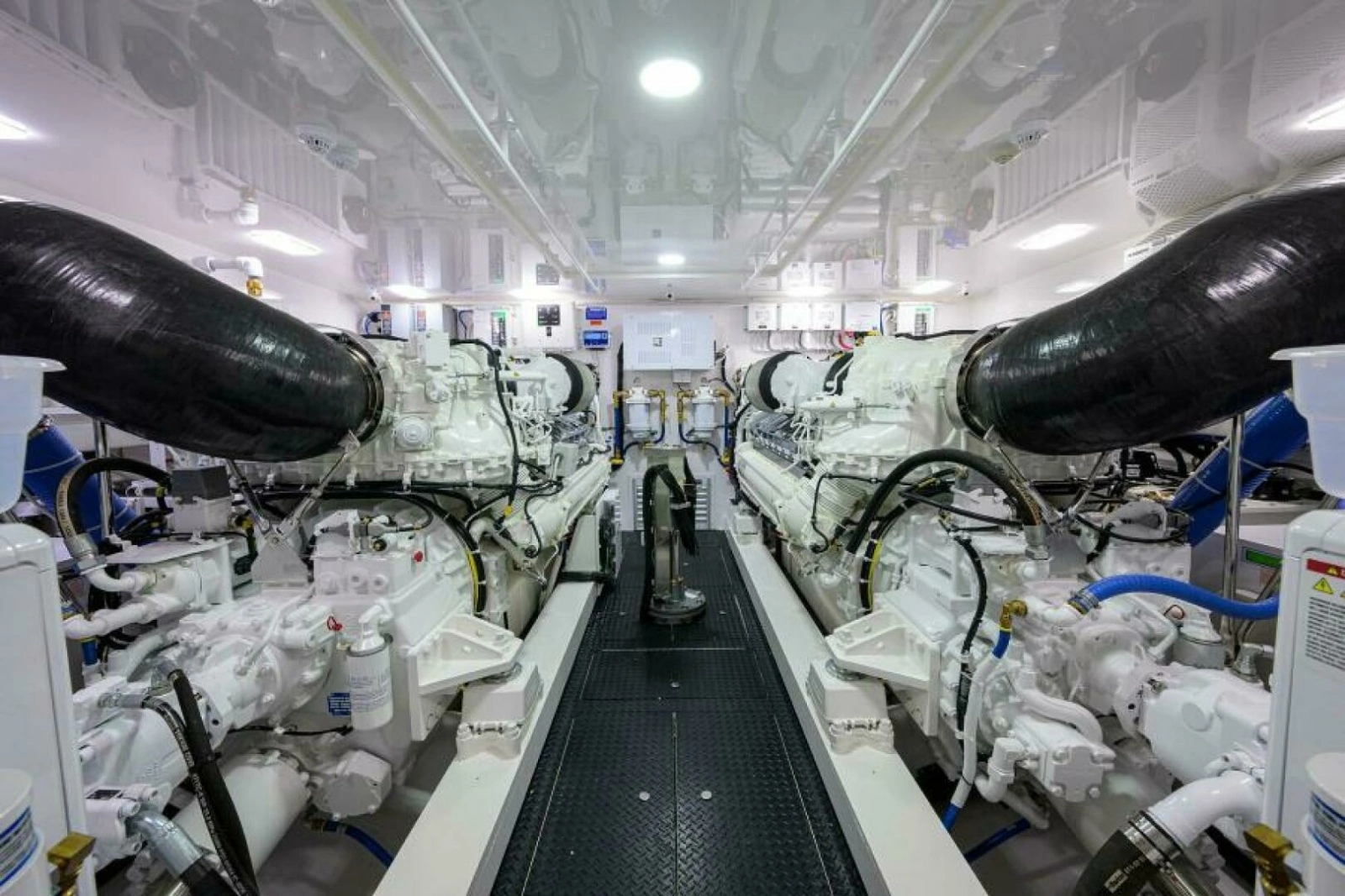 Viking 80 - KEMOSABE - Engine Room