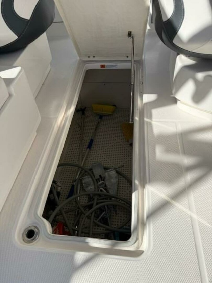 31' 2021 Robalo R317